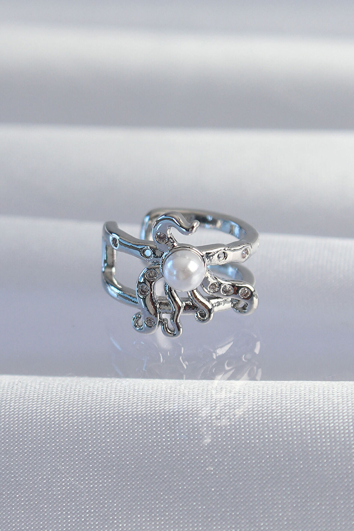 Pirinç Gümüş Renk İncili Ahtapot Earcuff Küpe - Lisinya