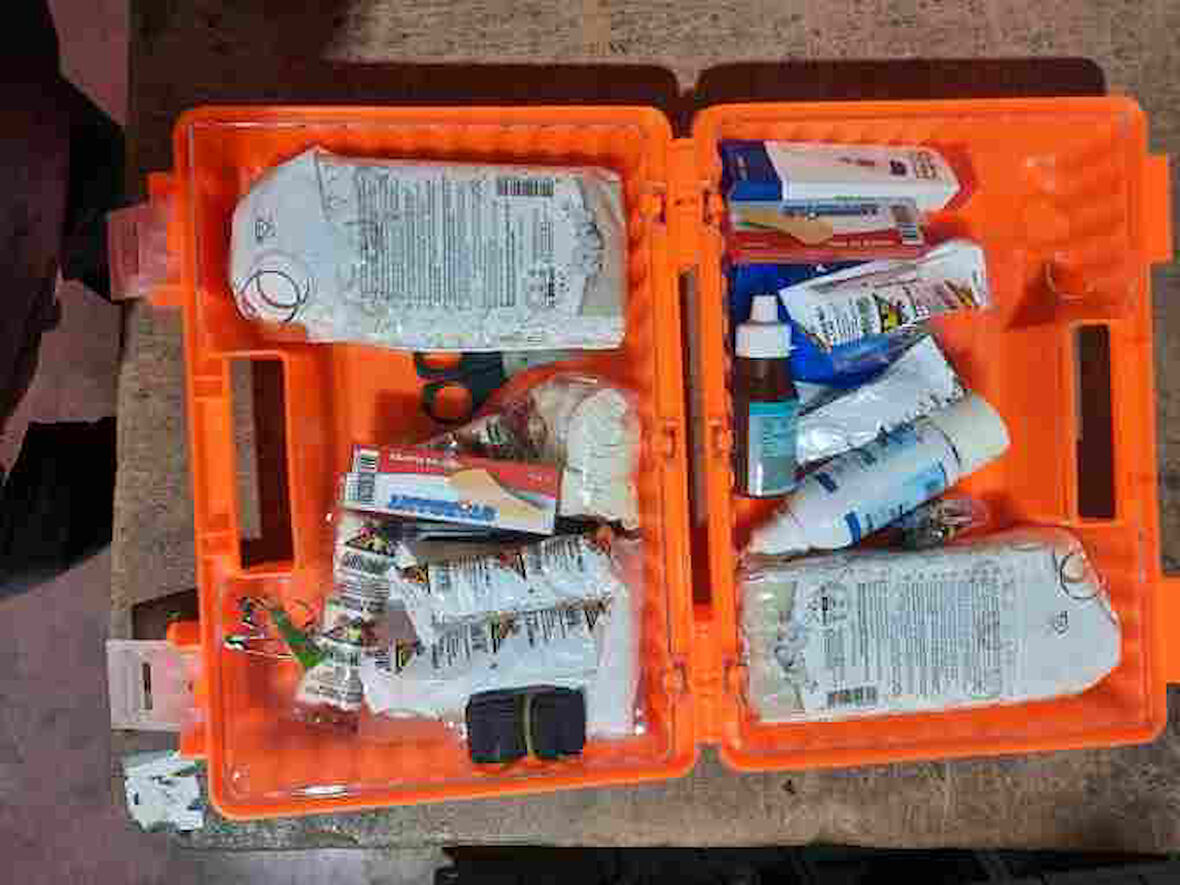 PLS. İŞYERİ İLKYARDIM SETİ ULTRA LUX DUVARA MONTE EDİLEBİLİR HIRDAVAT GZD111113