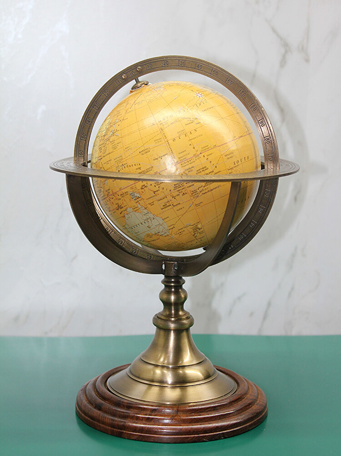 Pirinç Dünya Küre 