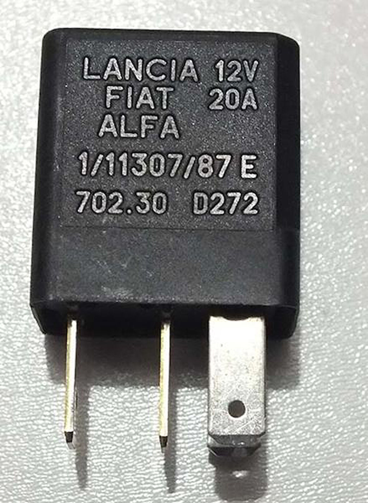 0603010 MİCRO RÖLE 125 20 AMPER 4 FİŞLİ SİYAH 46520421