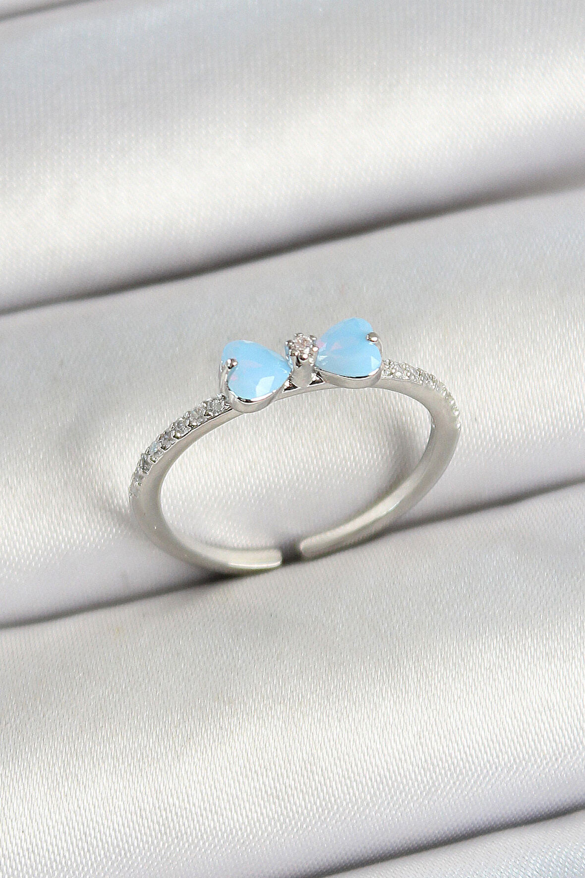 Pirinç Fiyonk Figürlü Zirkon Taşlı Gümüş Renk Ayarlanabilir Kadın Yüzük