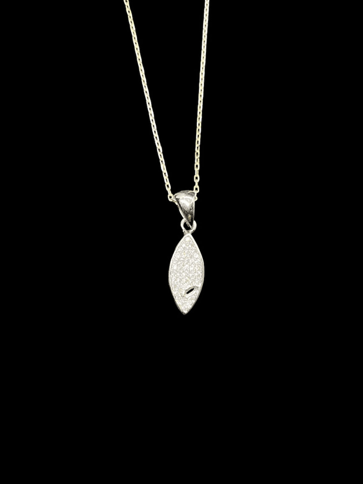 🍃 925 Ayar İthal Gümüş Yaprak Model Kolye — Zarif Sadeliğin İfadesi