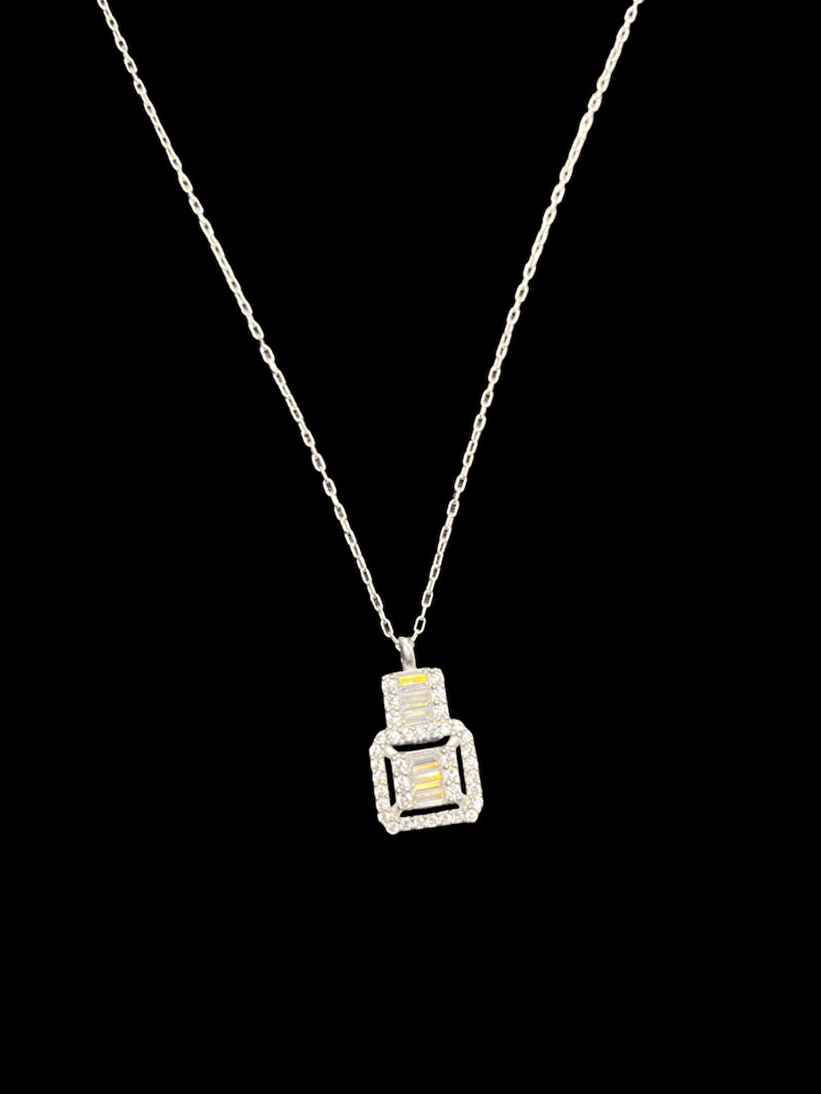 💎 Zirkon Taşlı 925 Ayar Gümüş Kare Kolye | Şıklık ve Işıltı Bir Arada!