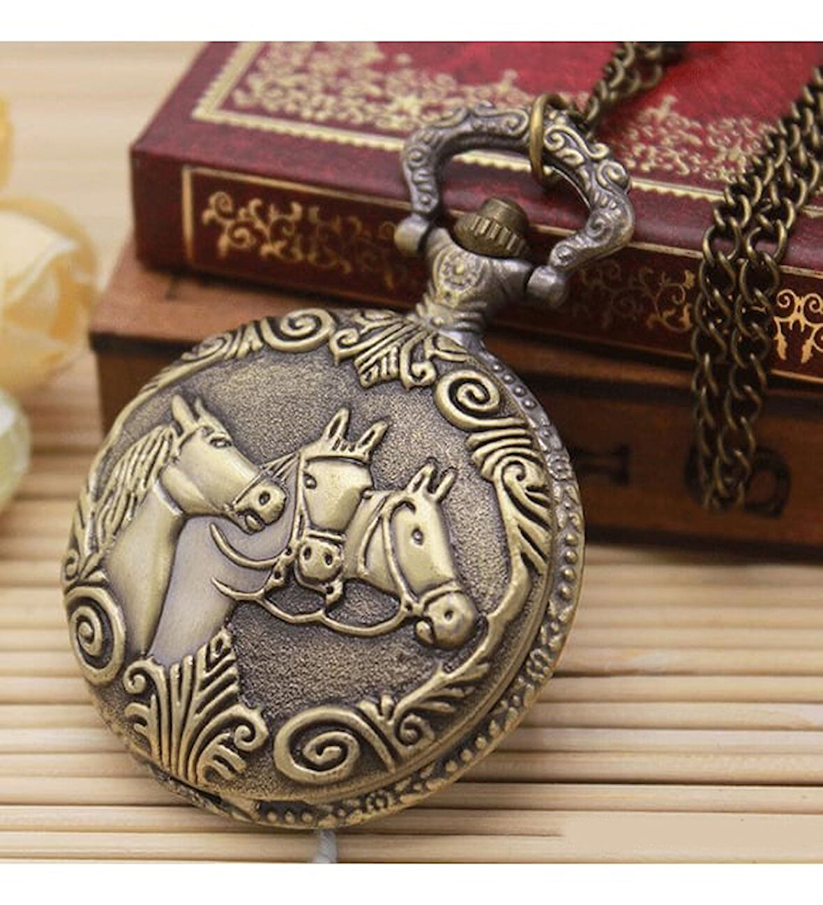 At Büstü Köstekli Saat Model 1 