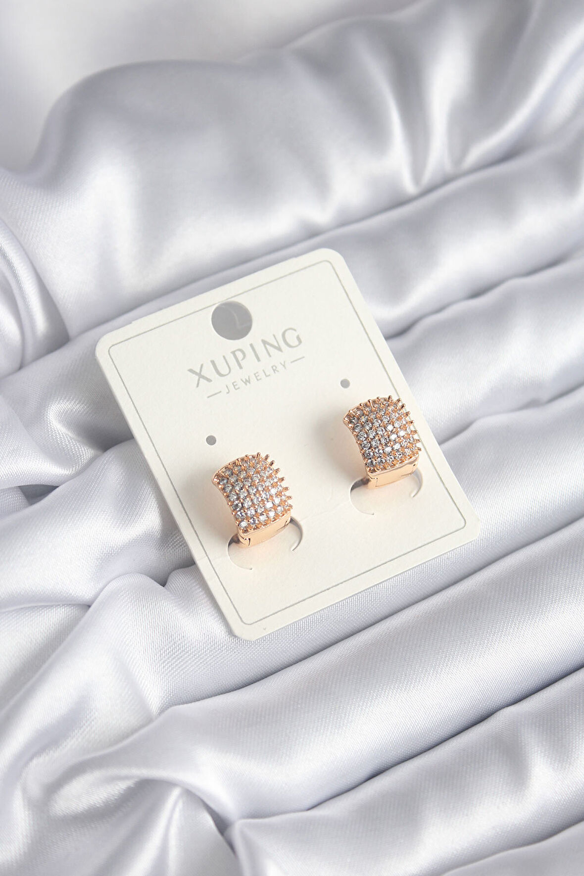 Xuping Model Yoğun Zirkon Taşlı Kadın Küpe - Lisinya