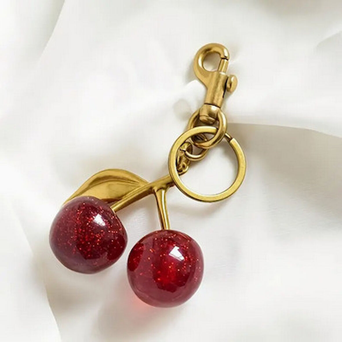 Kırmızı Kiraz Figürlü Çanta Süsü & Anahtarlık | Sevimli ve Parlak Tasarım