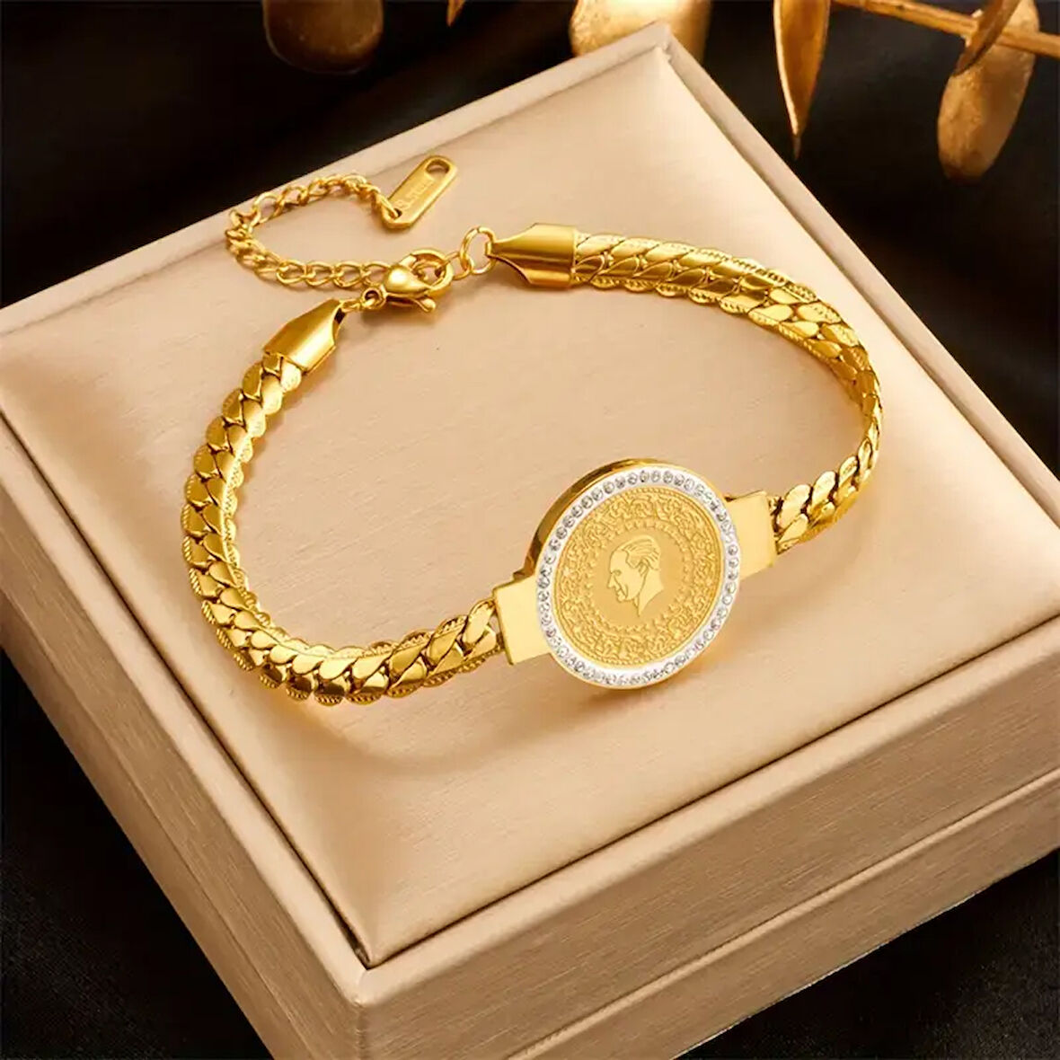 Gold Renk Çeyreklik Çelik Bileklik Zirkon Taşlı Ayarlanabilir Antialerjik Şık ve Zarif Tasarım