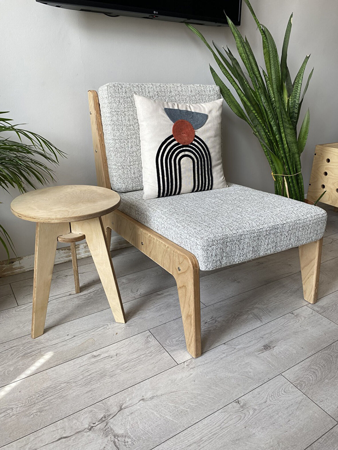 Helle Yuvarlak Tekli Plywood Sehpa – Doğal Ahşap, Modern Tasarım Yan Sehpa
