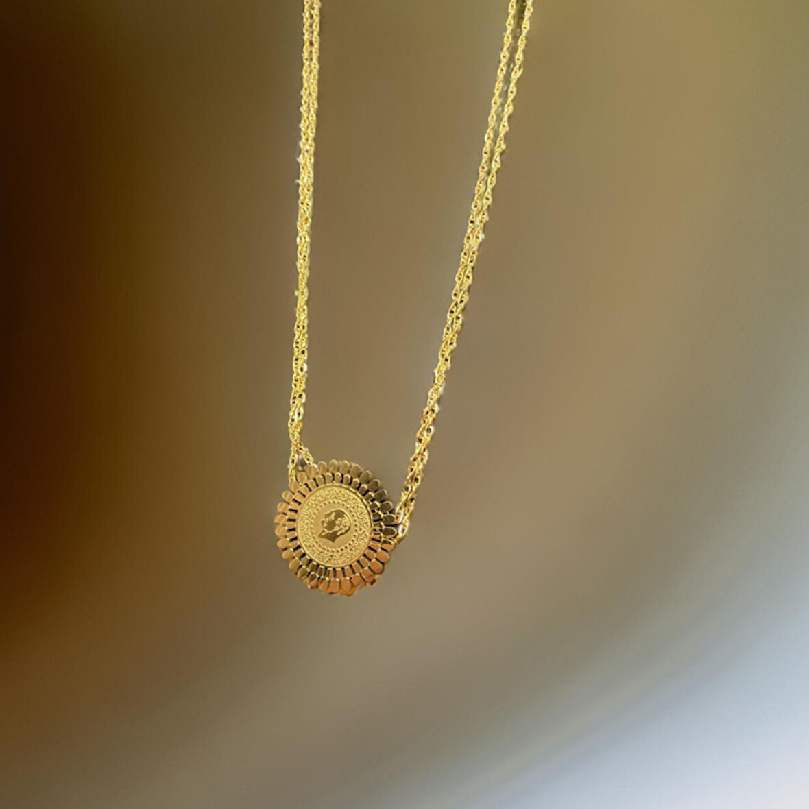 Gold Renk Antialerjik 316L Çelik Çiçek Motifli Kolye Şık ve Zarif Tasarım