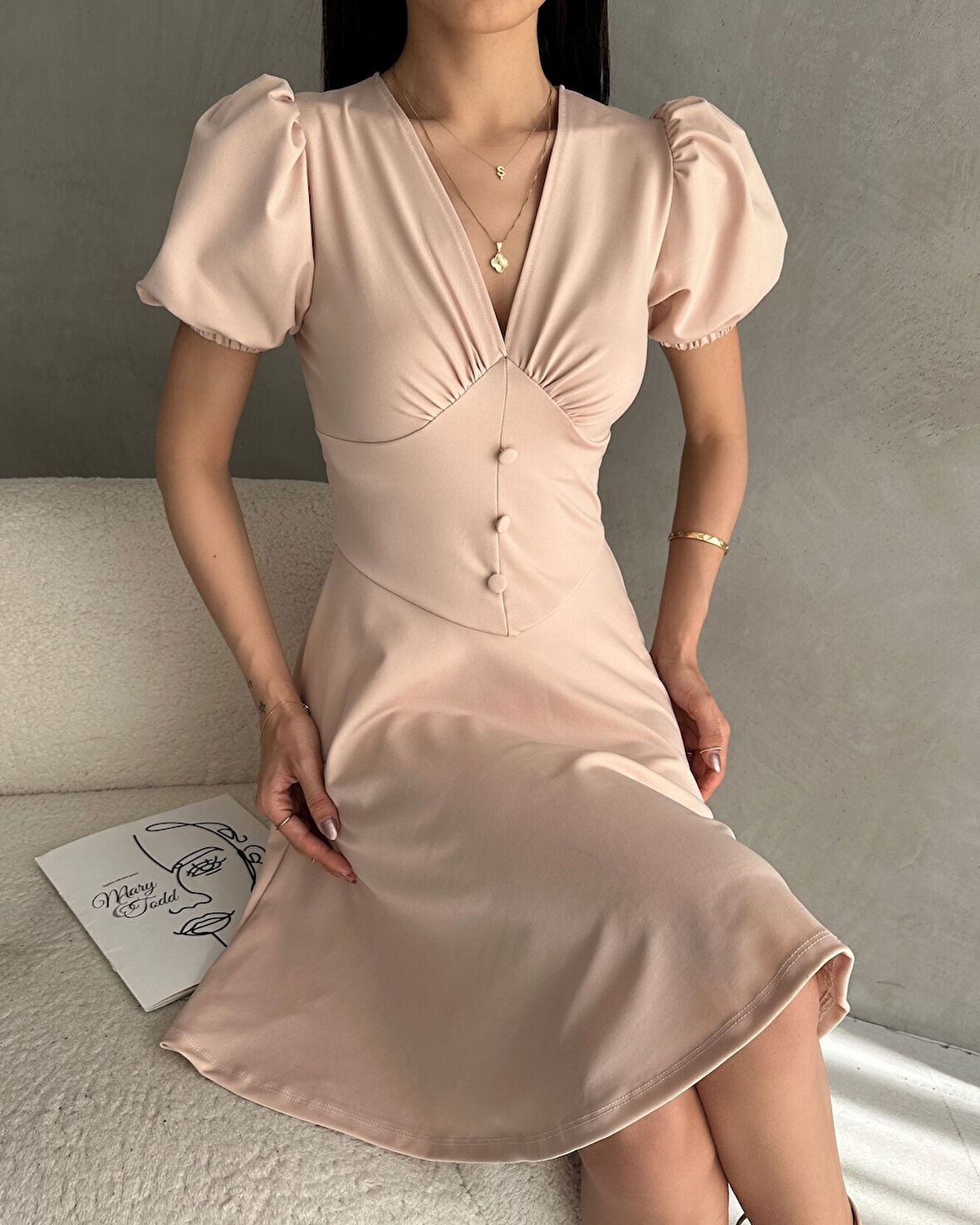 V Yaka Düğme Detaylı Karpuz Kol Crep Elbise - BEJ - L