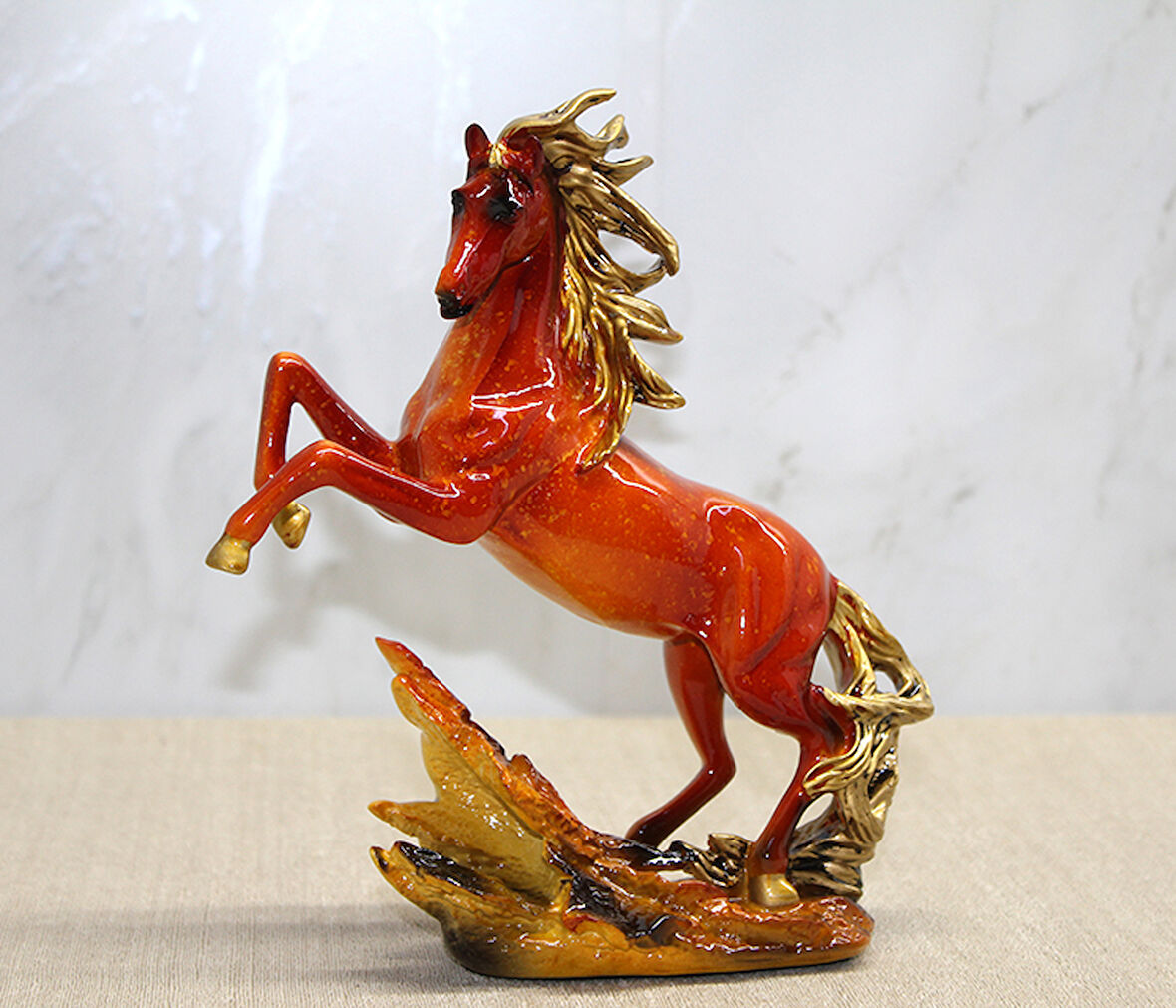 Polyester Gold Detaylı Şahlanmış At Figürü 