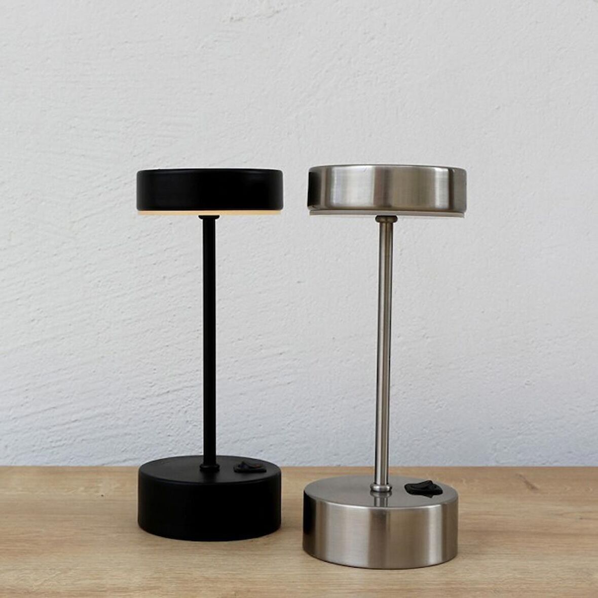 Metal Güneş Enerjili Solar Lamba Mat Krom ve Siyah Masa Üstü Lambası Şarj Soketli Lamba 2li 26x11cm