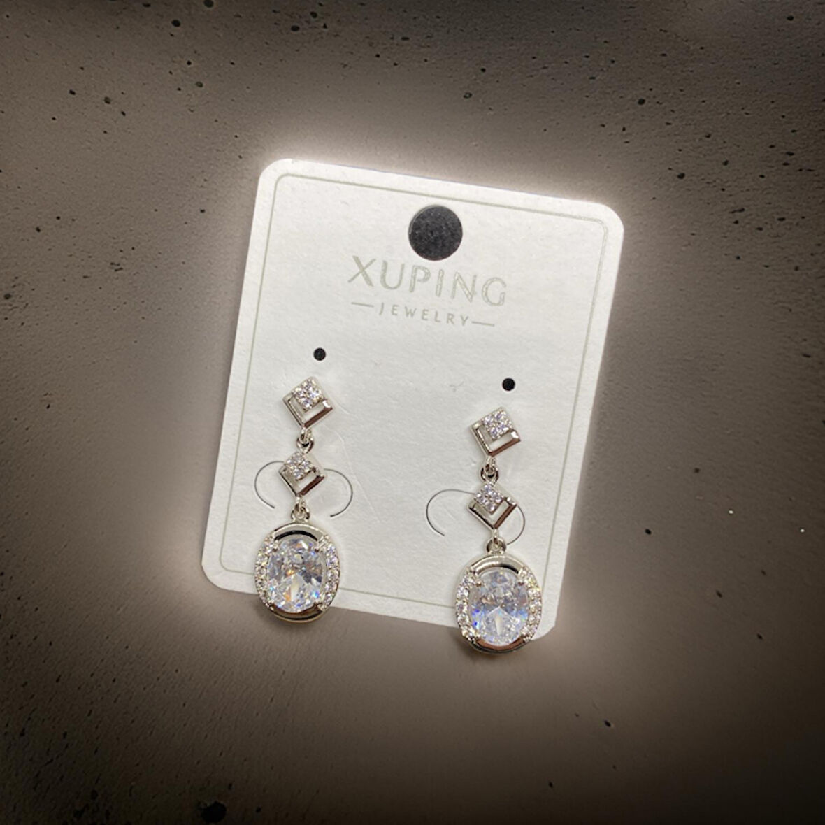 Zirkon Taşlı Gümüş Renk Antialerjik Sallantılı Küpe - Xuping Jewelry Şık ve Zarif Tasarım