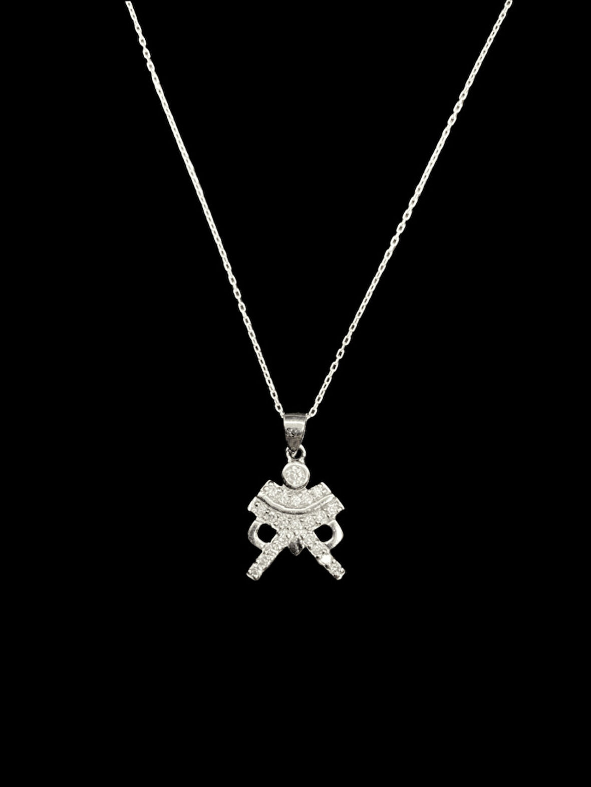🔶 Özel Şık Figür Tasarımlı 925 Ayar İthal Gümüş Kolye — Benzersiz Şıklık ve Zarafet