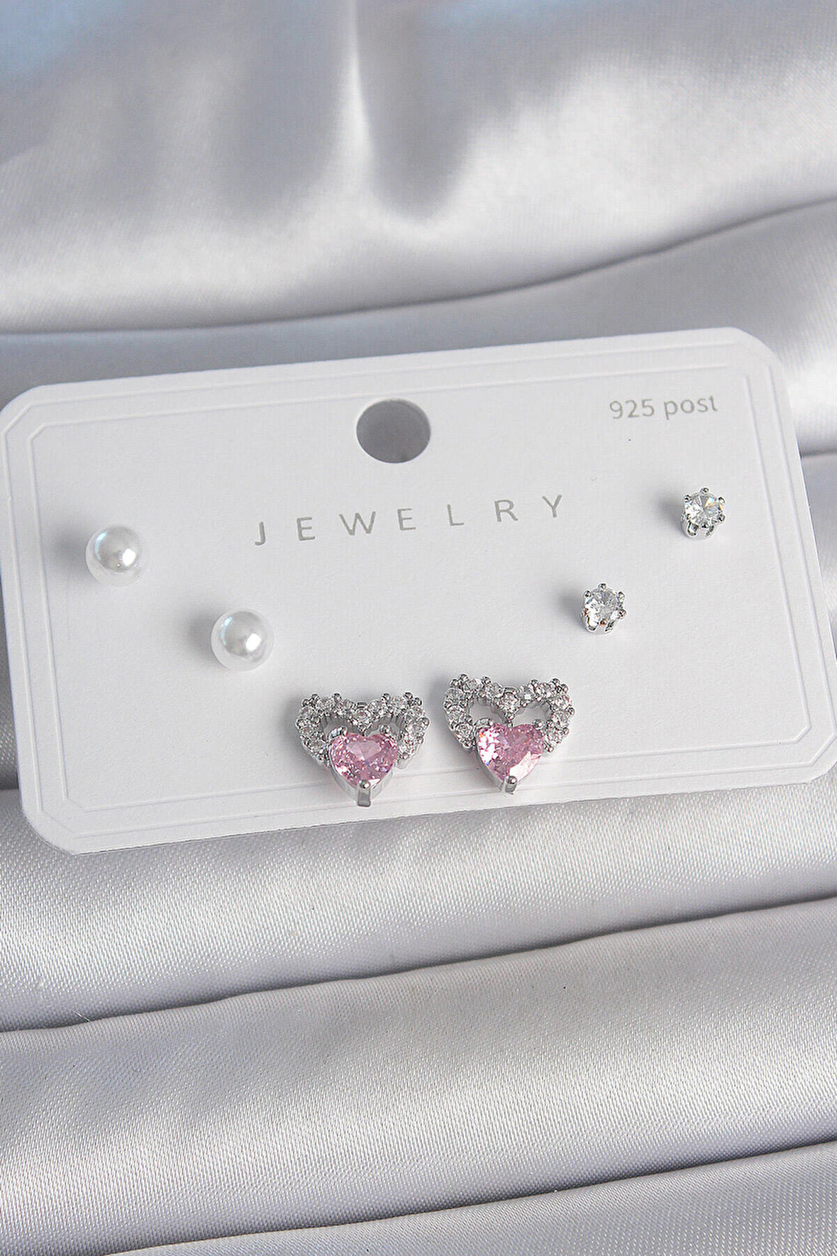 Pirinç Gümüş Renk Pembe Zirkon Taşlı Kalp Model İnci Detay 925 Ayar Gümüş Çivi Kadın Küpe Seti