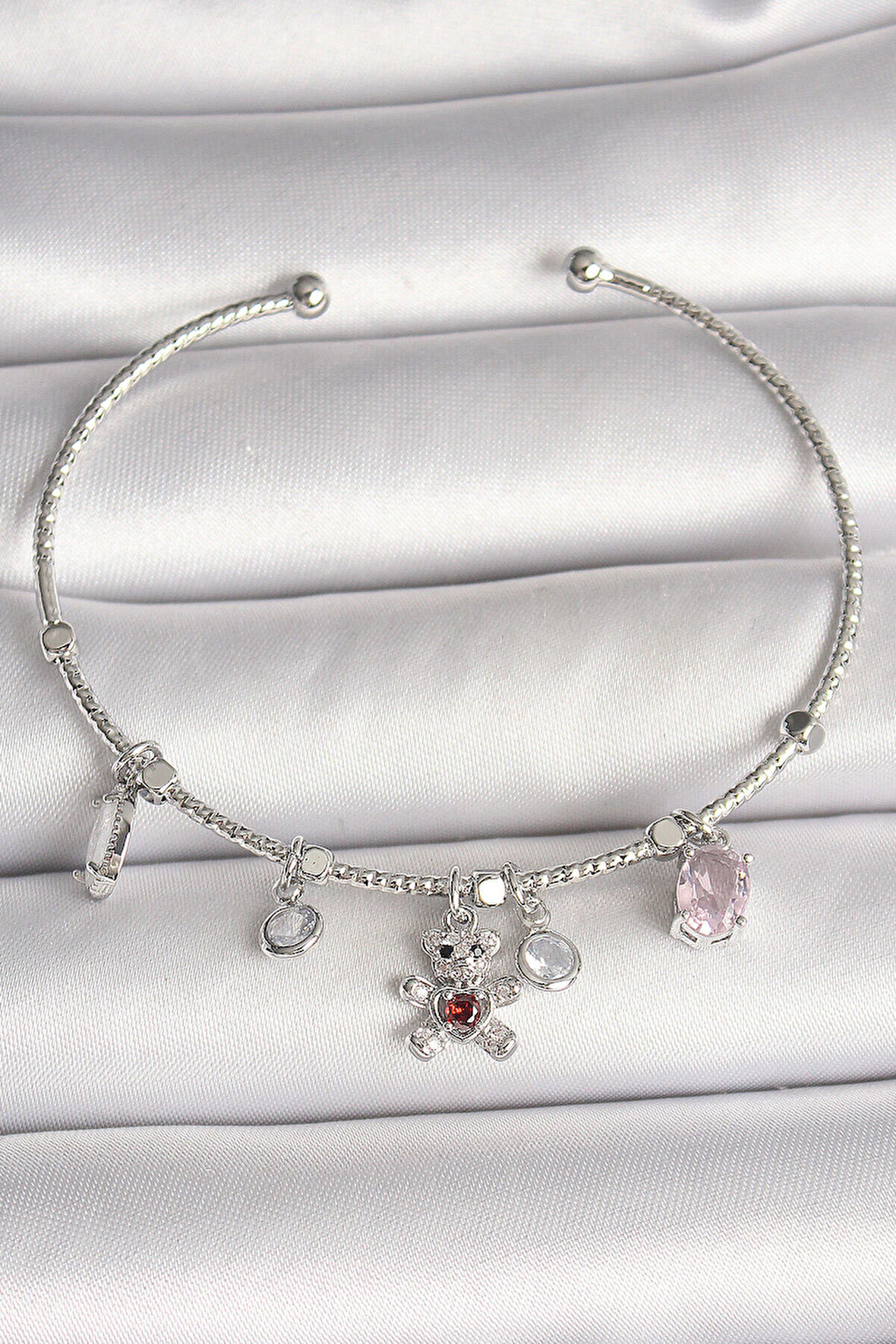 Pirinç Gümüş Renk Sallantı Zirkon Taşlı  Charm Kadın Bileklik