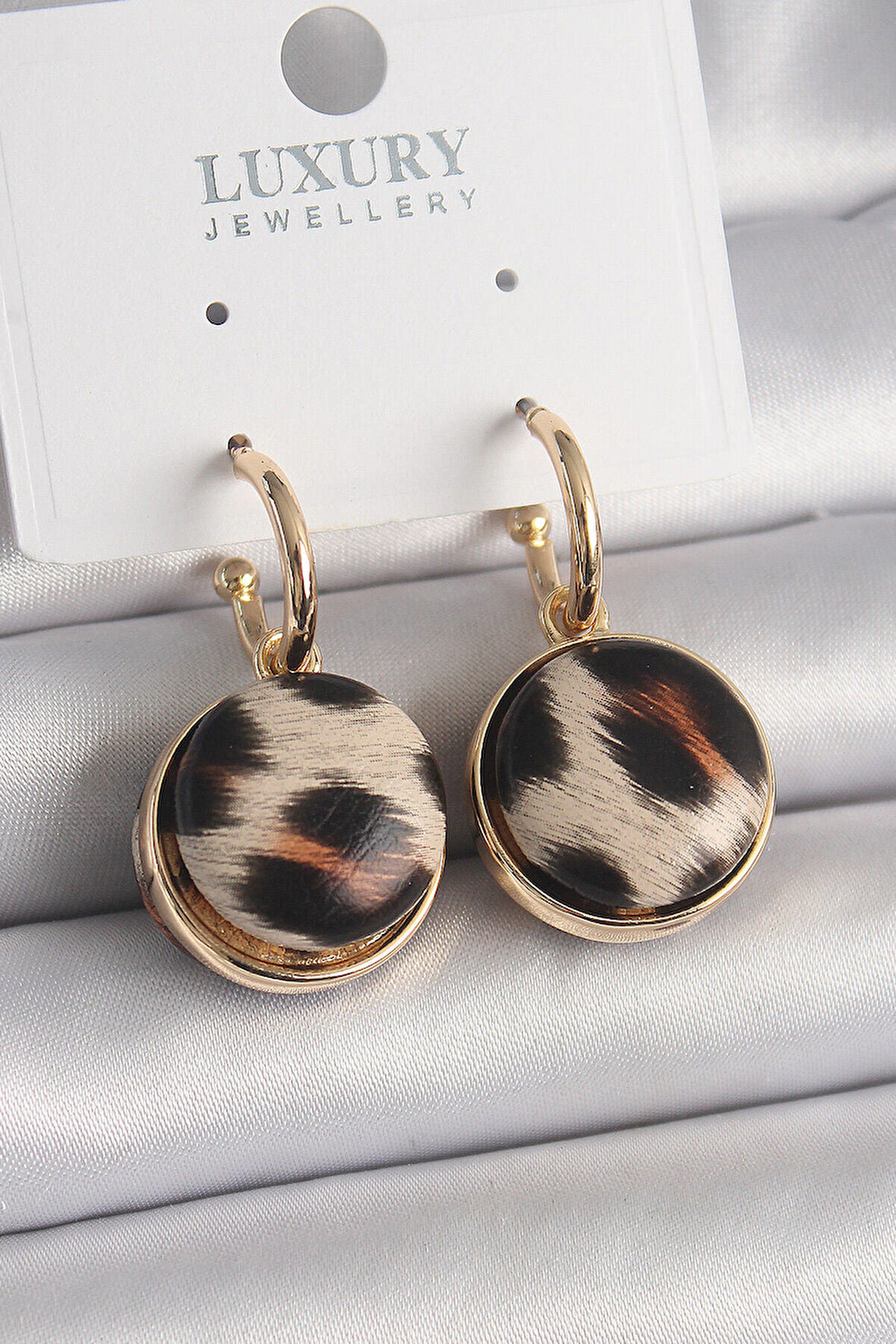 Pirinç Gold Renk Leopar Desenli Daire Model Kadın Küpe - Lisinya