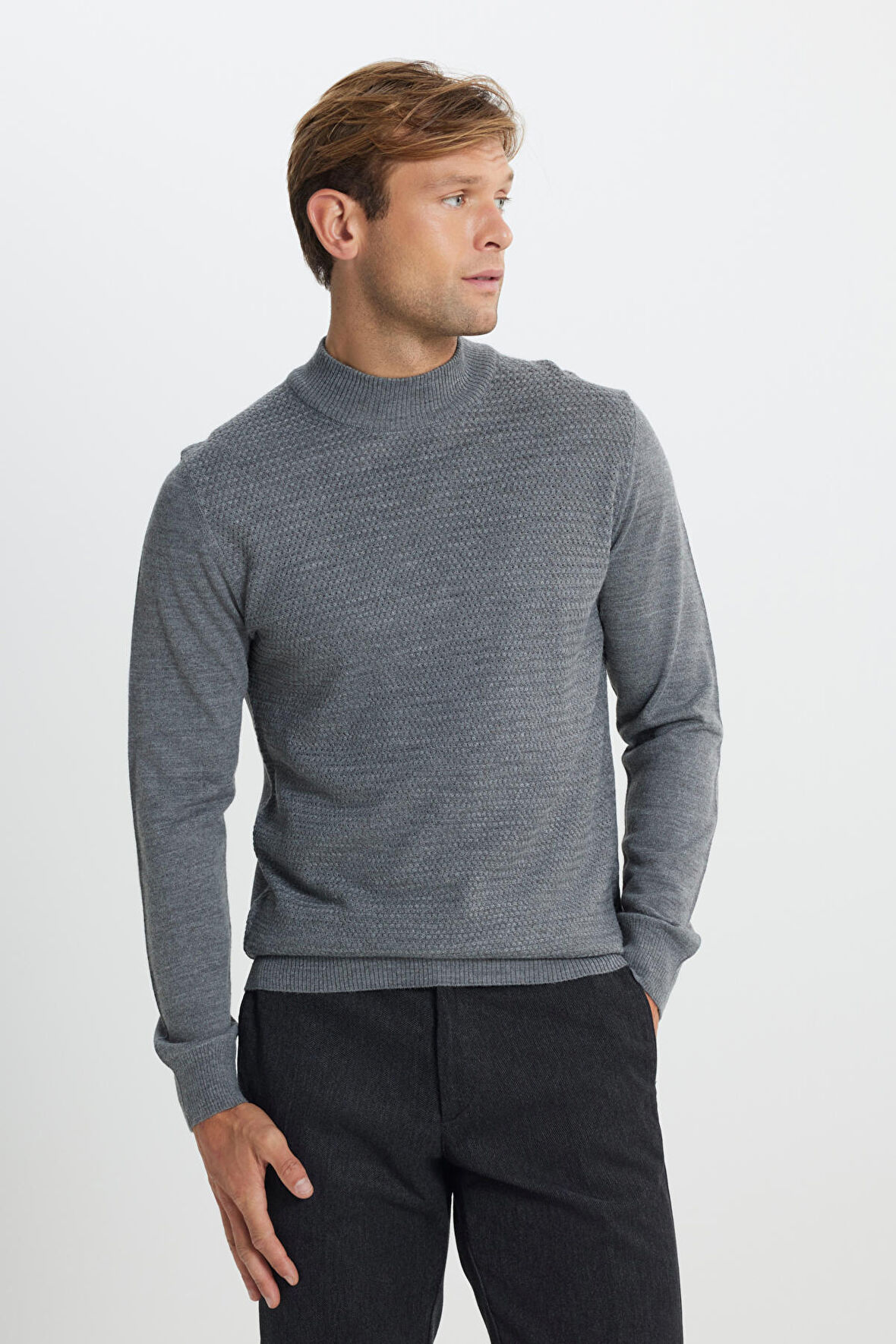 Yünlü Sıcak Tutan Standart Fit Normal Kesim Yarım Balıkçı Yaka Jakarlı Triko Kazak