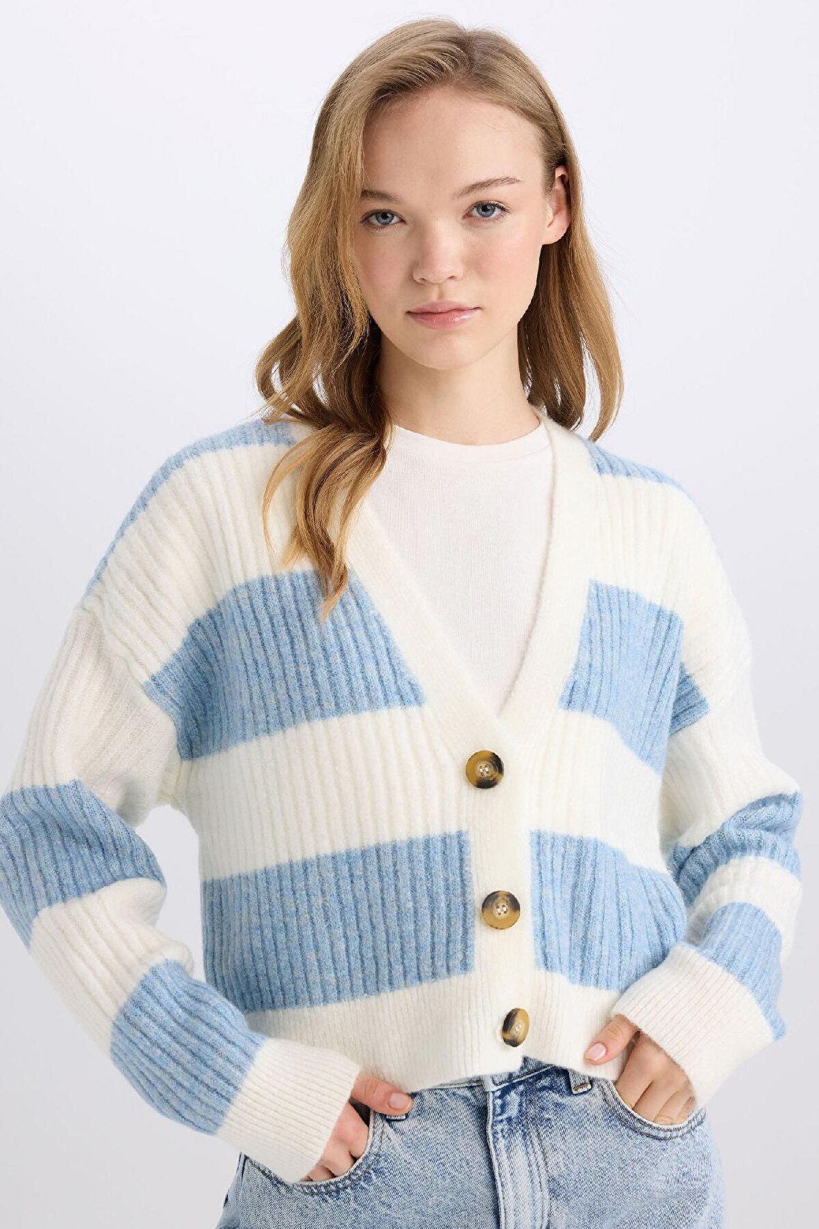 DeFacto Regular Fit V Yaka Çizgili Düğmeli Triko Hırka A2416AX24WNBE64