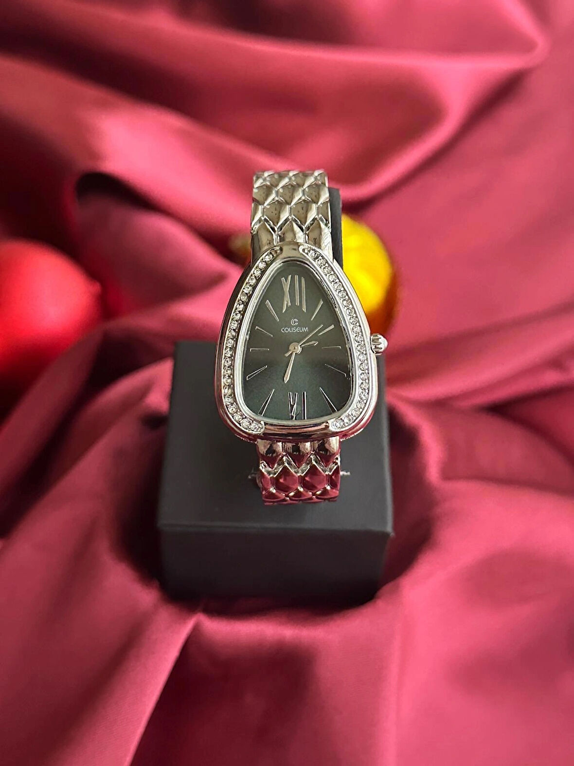 Üçgen Gümüş İçi Yeşil Tasarım Kadın Kol Saati