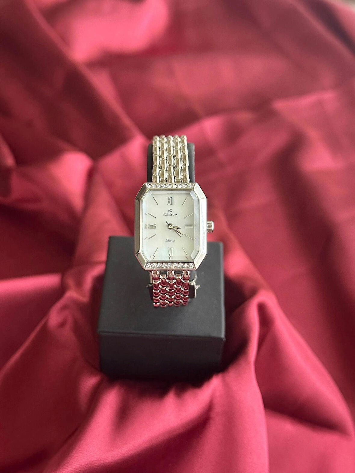 Kare Gümüş Renk Taş Detaylı Şık Kadın Kol Saati