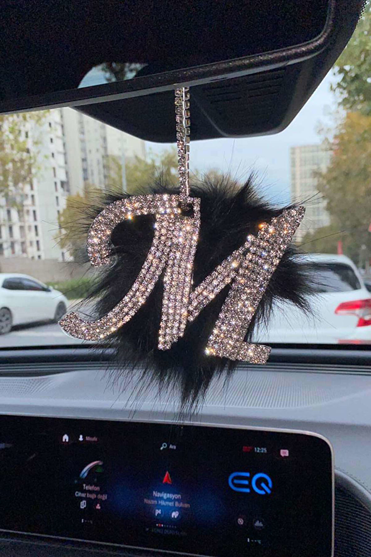 Swarovski Gümüş Taşlı Dikiz Ayna Kolye Süsü Siyah Tüylü M Harfi