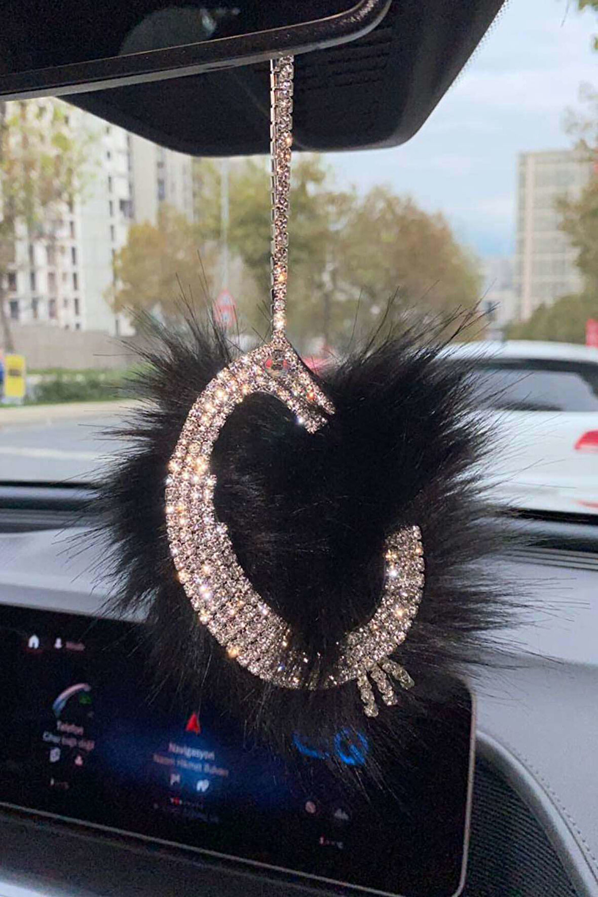 Swarovski Gümüş Taşlı Dikiz Ayna Kolye Süsü Siyah Tüylü Ç Harfi