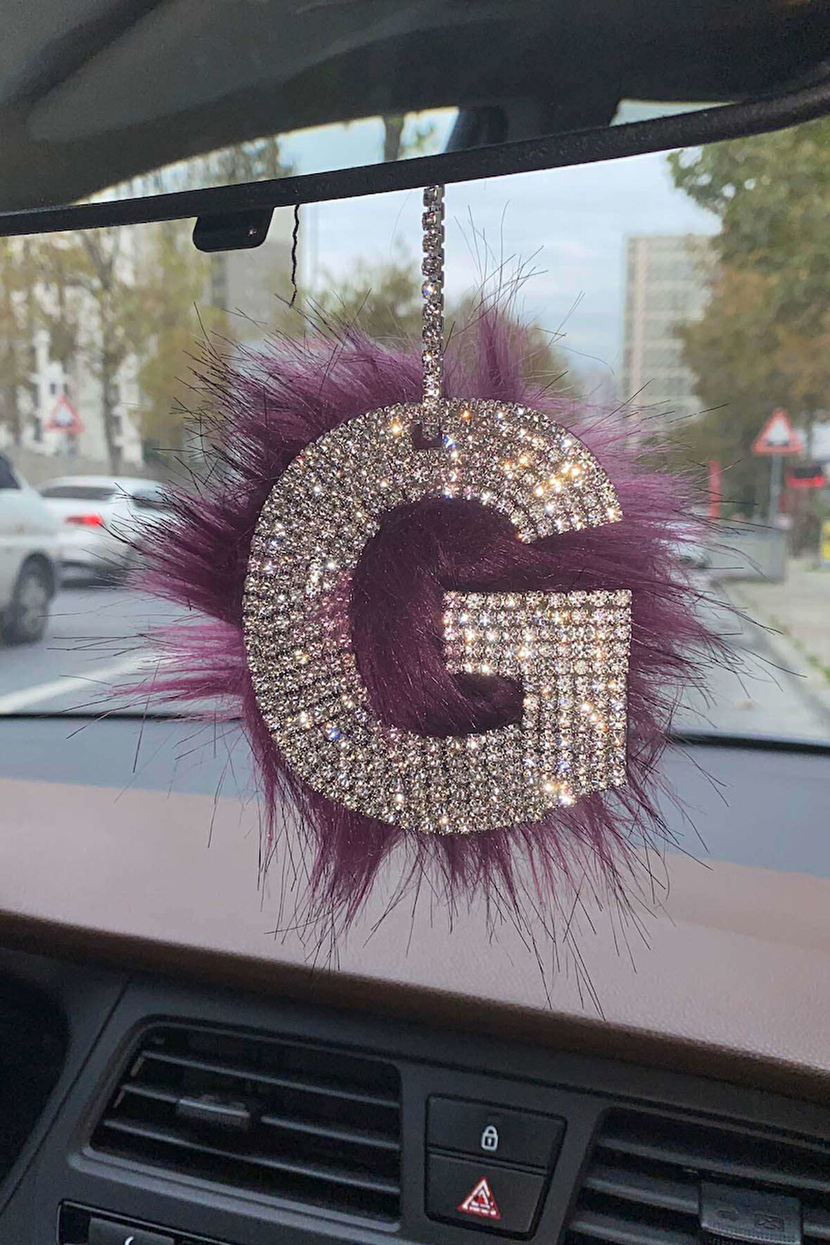 Swarovski Gümüş Taşlı Dikiz Ayna Kolye Süsü Mor Tüylü G Harfi