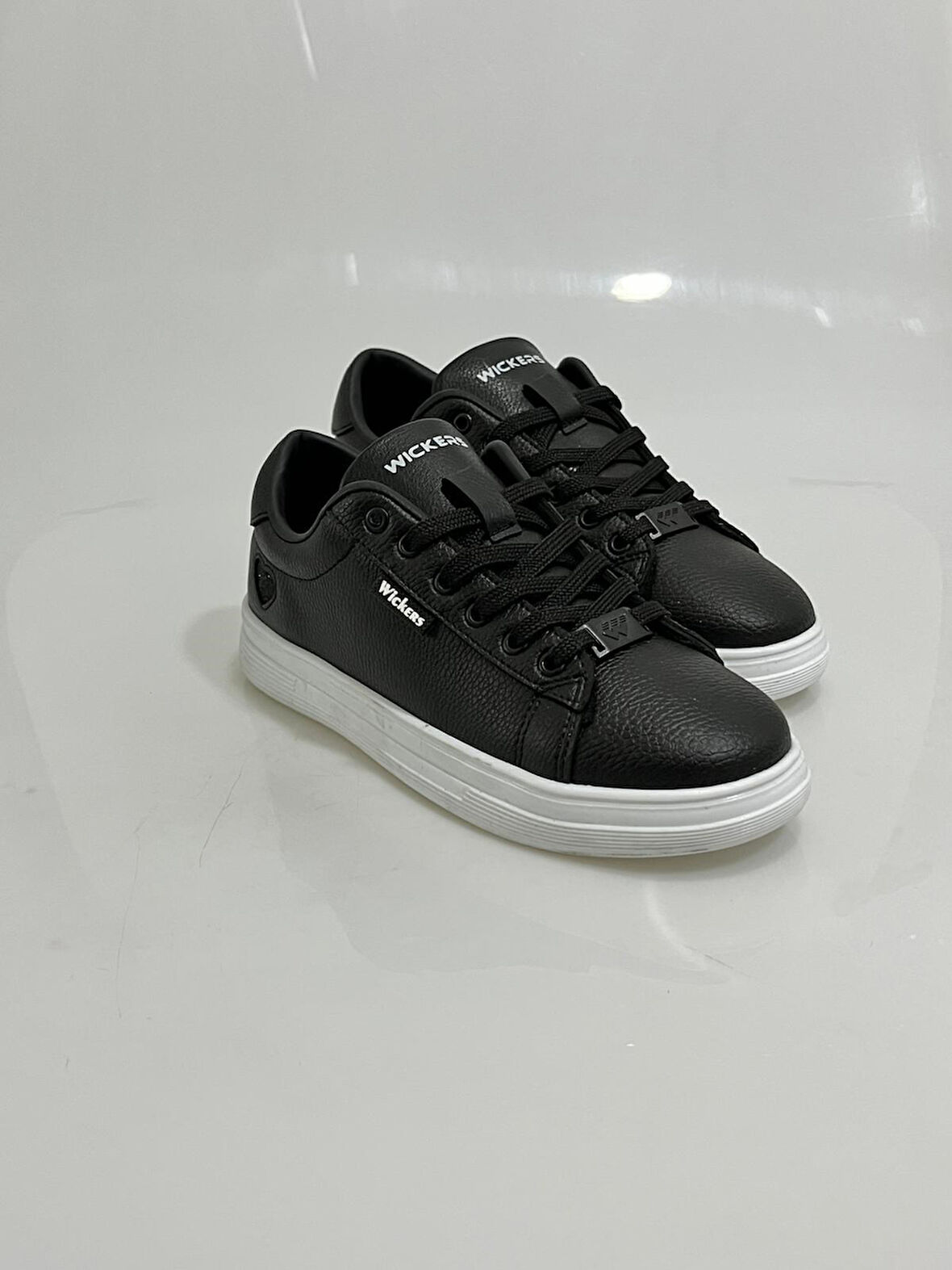 2885 Wickers Siyah-Beyaz Kalp Desenli kadin Spor Ayakkabısı