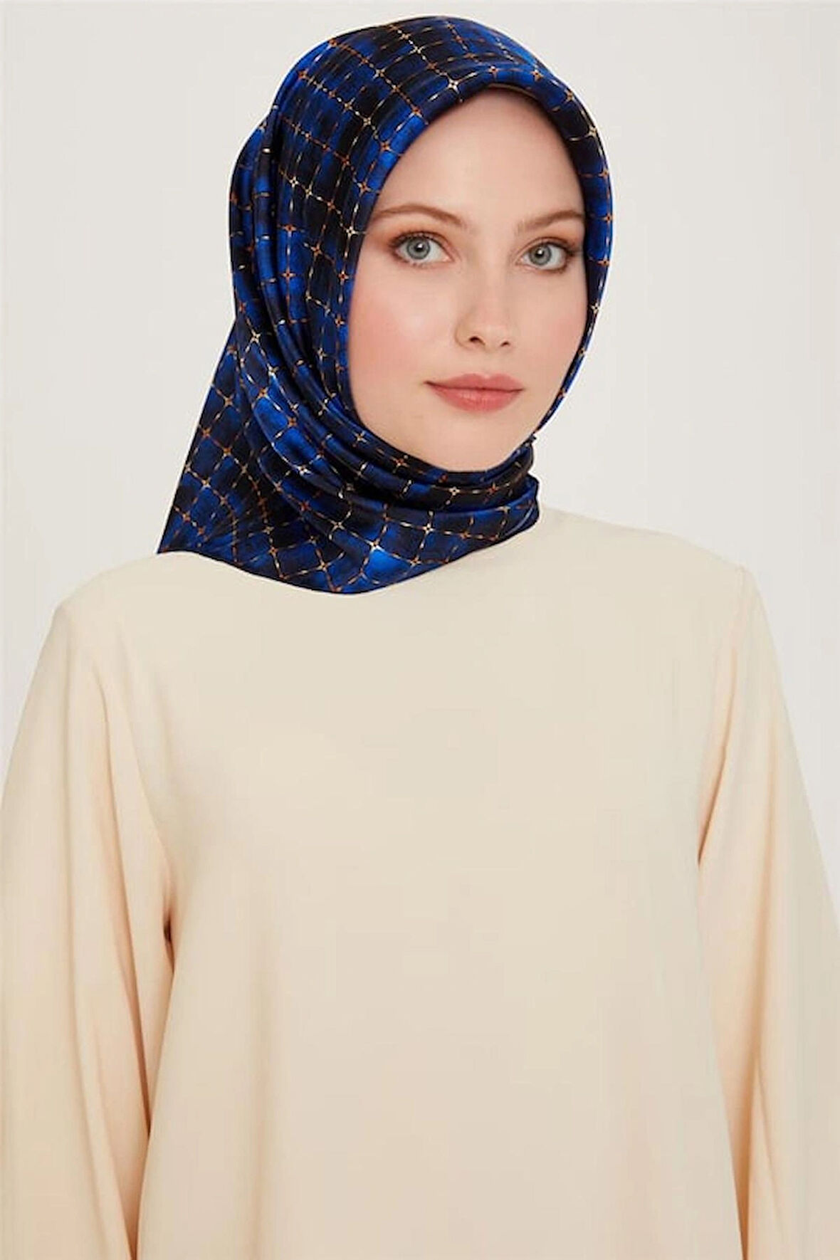 Armine ipek Eşarp