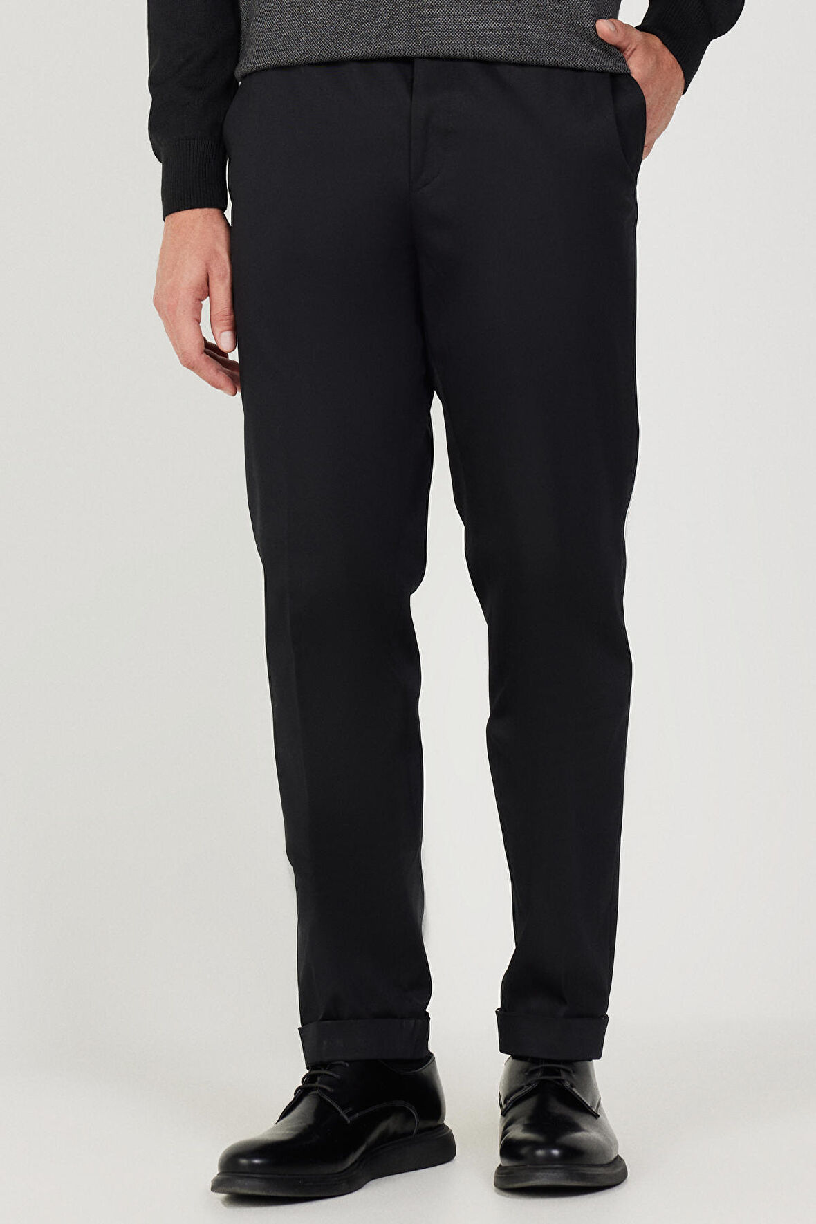 Erkek Siyah Slim Fit Dar Kesim Gabardin Kumaş Desenli Pamuklu Esnek Beli Lastikli Pantolon