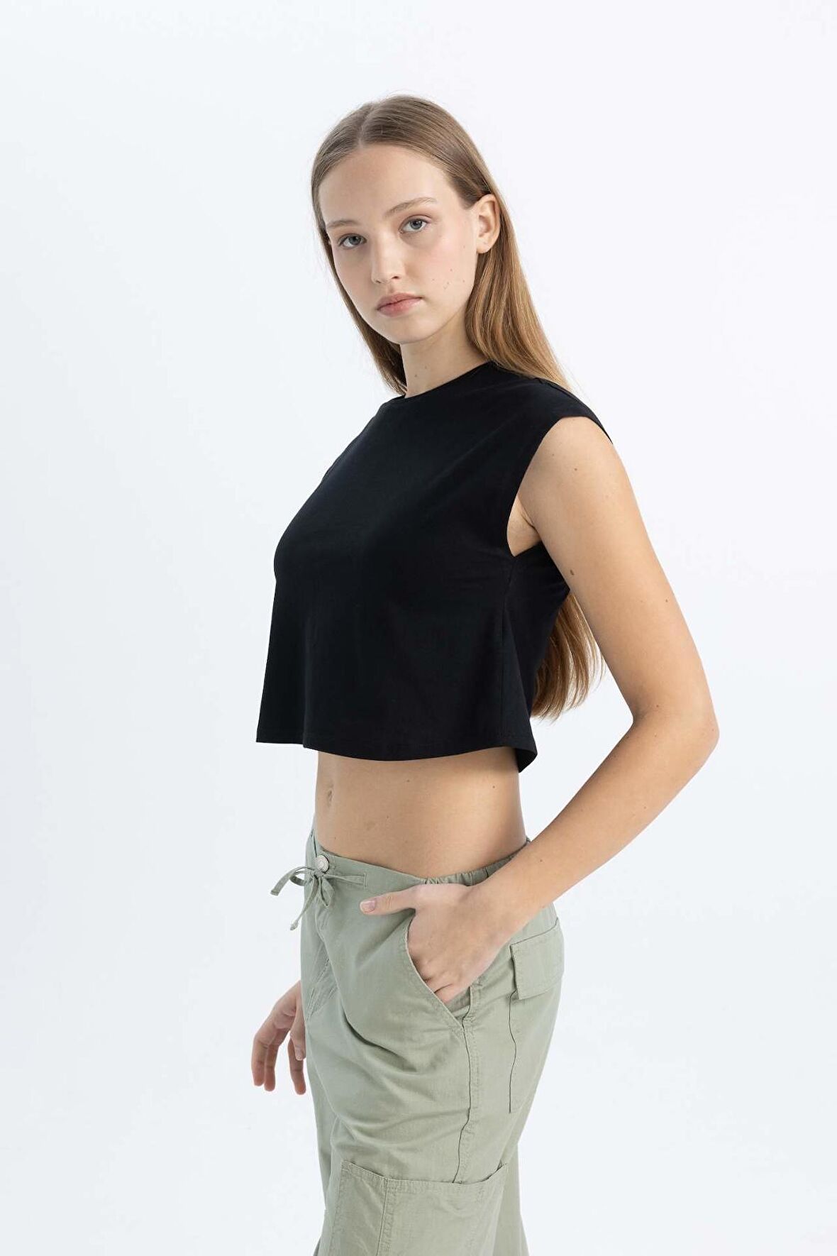 DeFacto Coool Loose Fit Bisiklet Yaka Basic Düz Atlet C5338AX24SMBK81