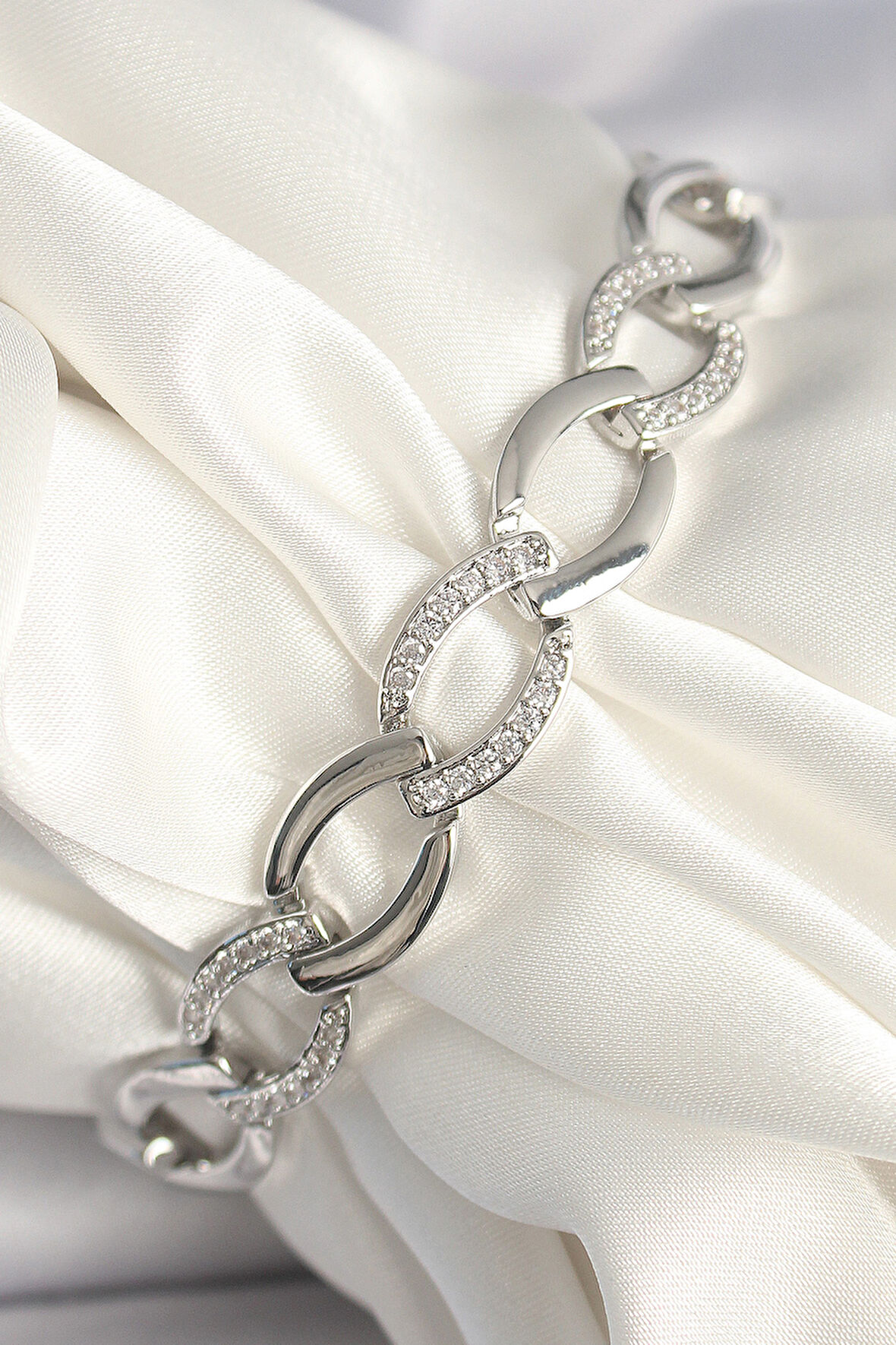 Pirinç Gümüş Renk Zirkon Taşlı Oval Zincir Model Kadın Bileklik