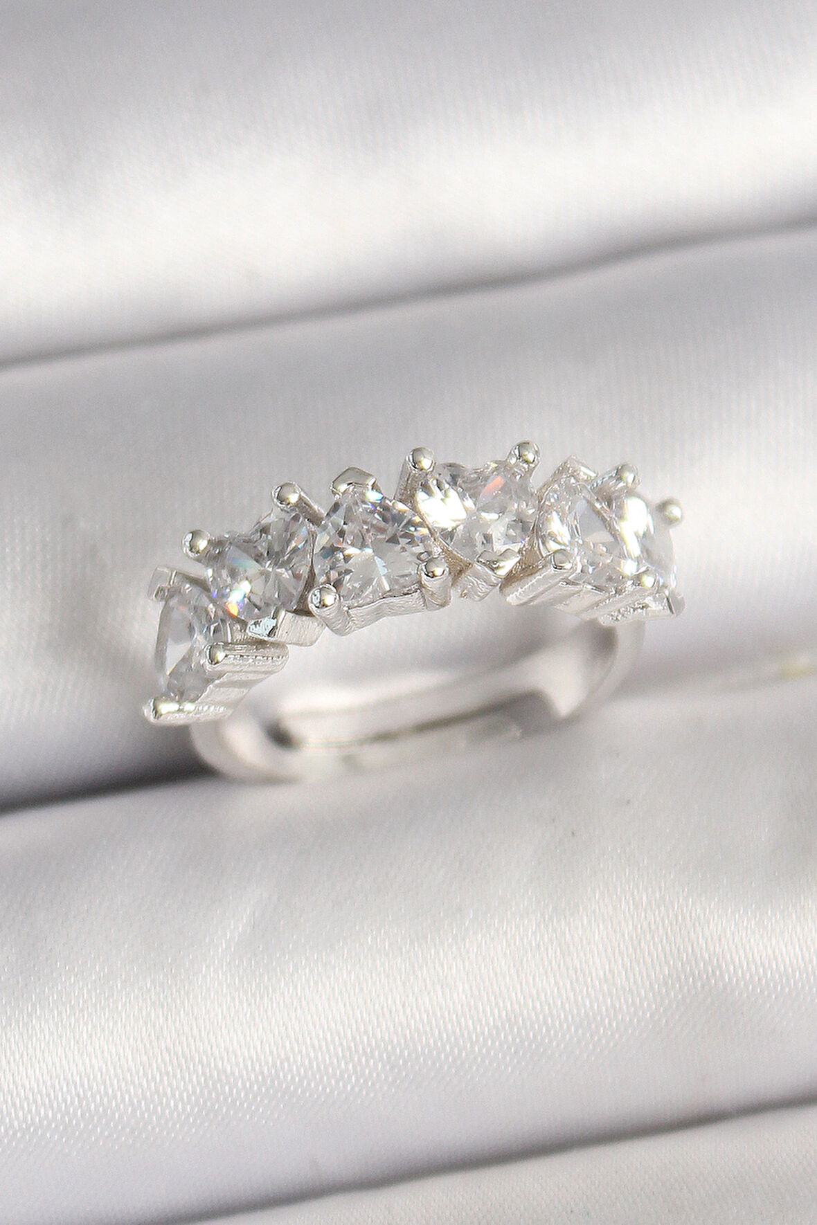 Pirinç Gümüş Renk Zirkon Taşlı Kalp Model Ayarlanabilir Kadın Yüzük