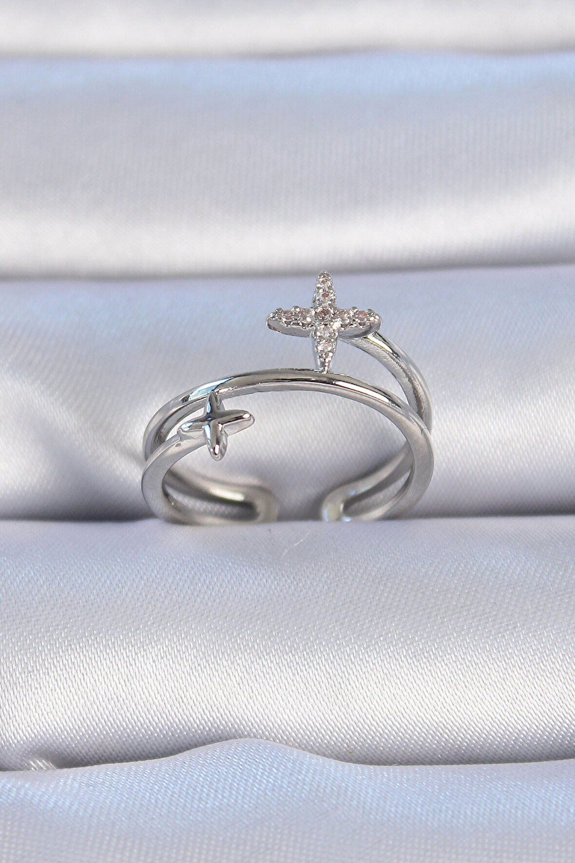 Pirinç Gümüş Renk Zirkon Taşlı Yıldız Model Kadın Yüzük