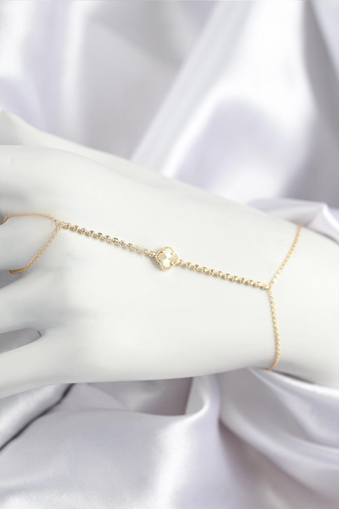 Pirinç Zirkon Taşlı Yonca Model Gold Renk Şahmeran