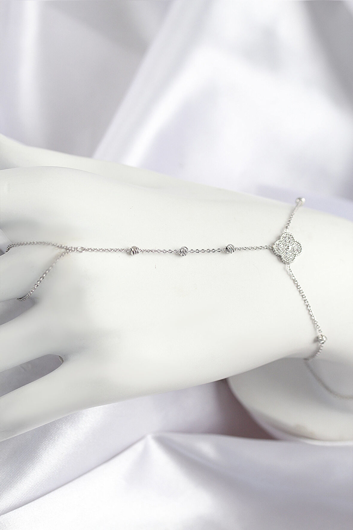 Pirinç Zirkon Taşlı Yonca Model Gümüş Renk Şahmeran