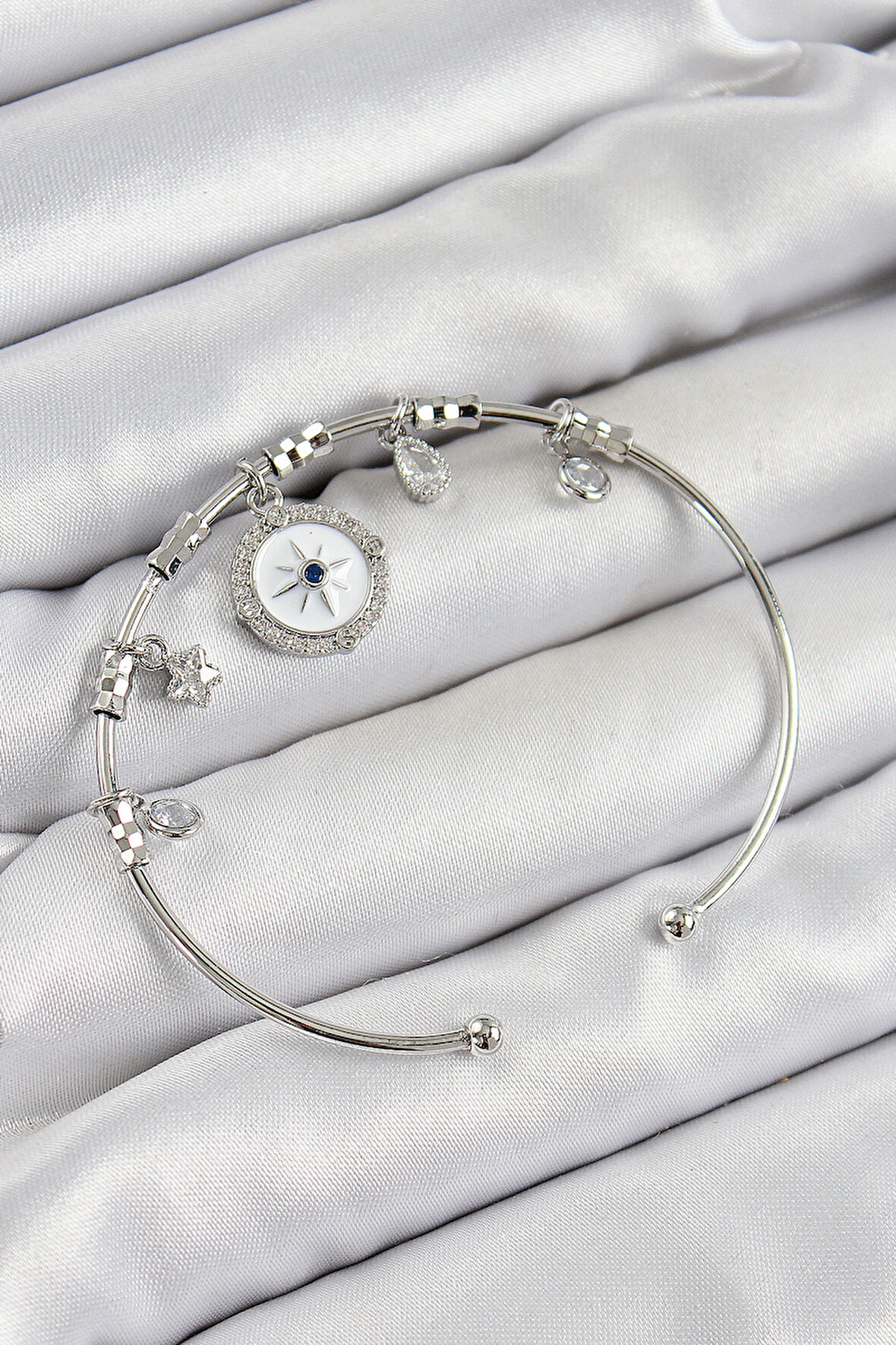 Pirinç Zirkon Taşlı Pusula Model Gümüş Renk Charm Bileklik