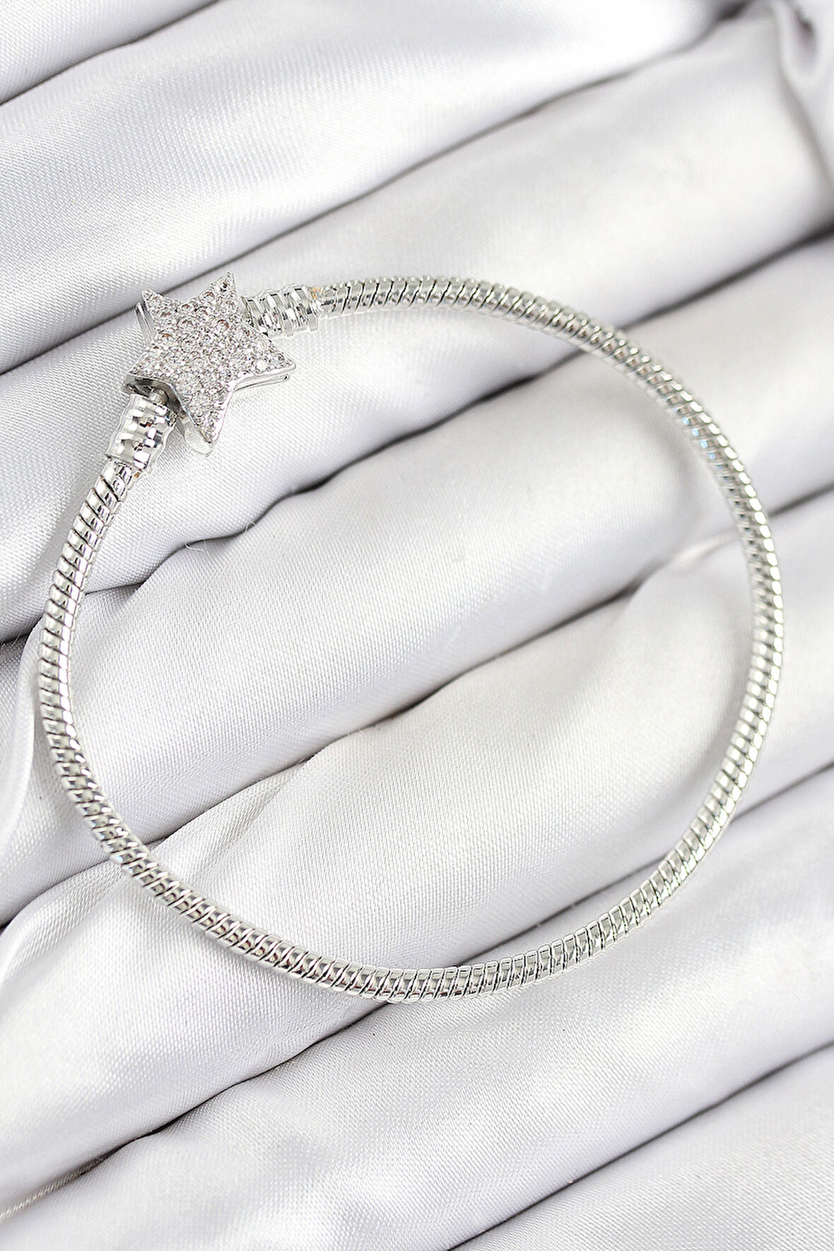 Pirinç Charm Zirkon Taşlı Yıldız Model Gümüş Renk Kadın Bileklik