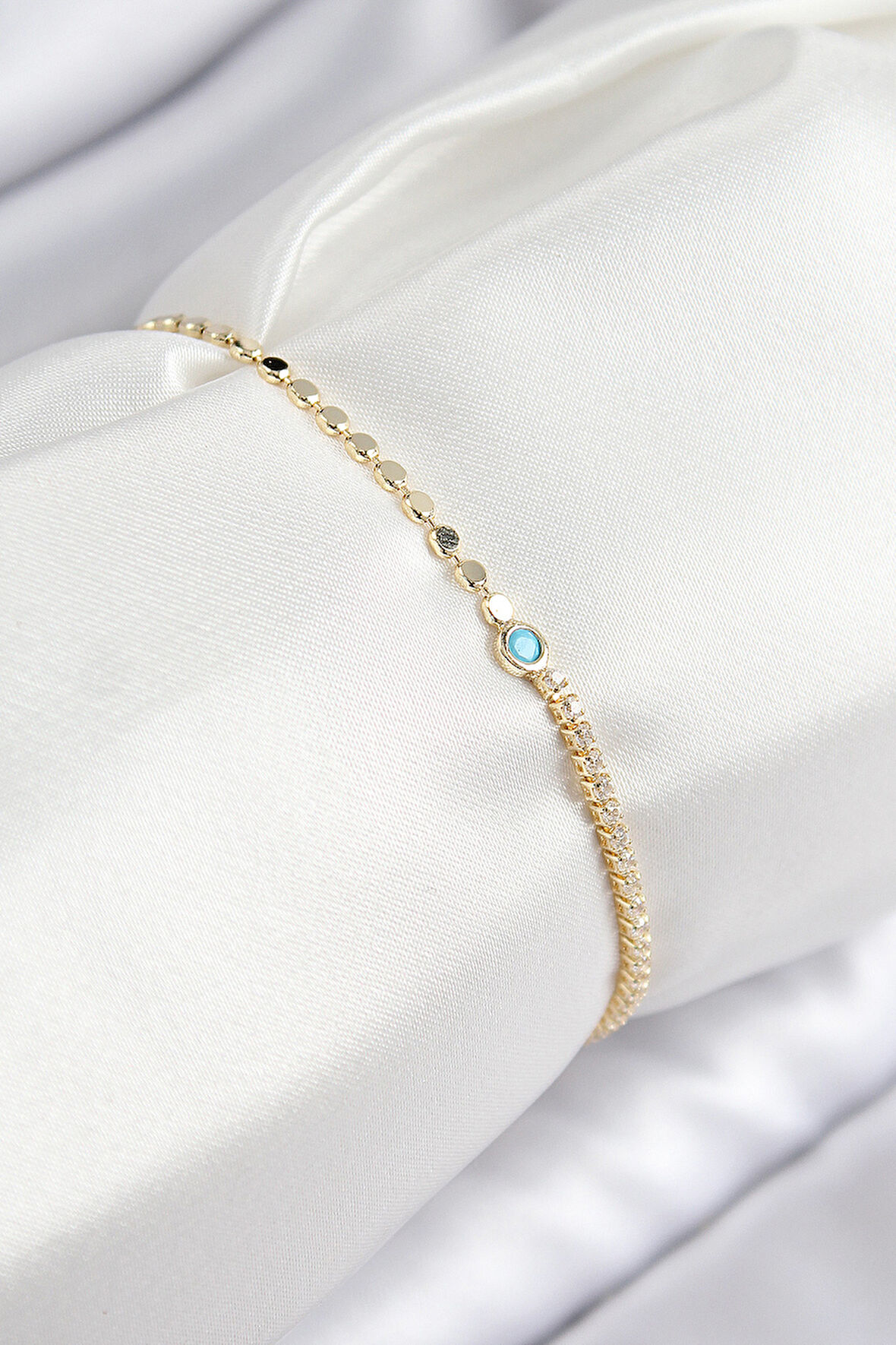 Pirinç Zirkon Taşlı Boncuk Model Ezme Zincir Gold Renk Kadın Bileklik