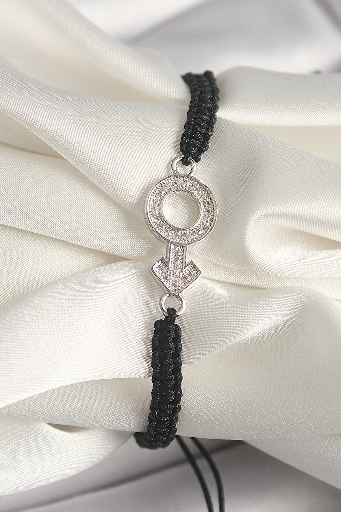 Pirinç Gümüş Renk Zirkon Taşlı Mars Figür Asansörlü Makrome Model Kadın Bileklik