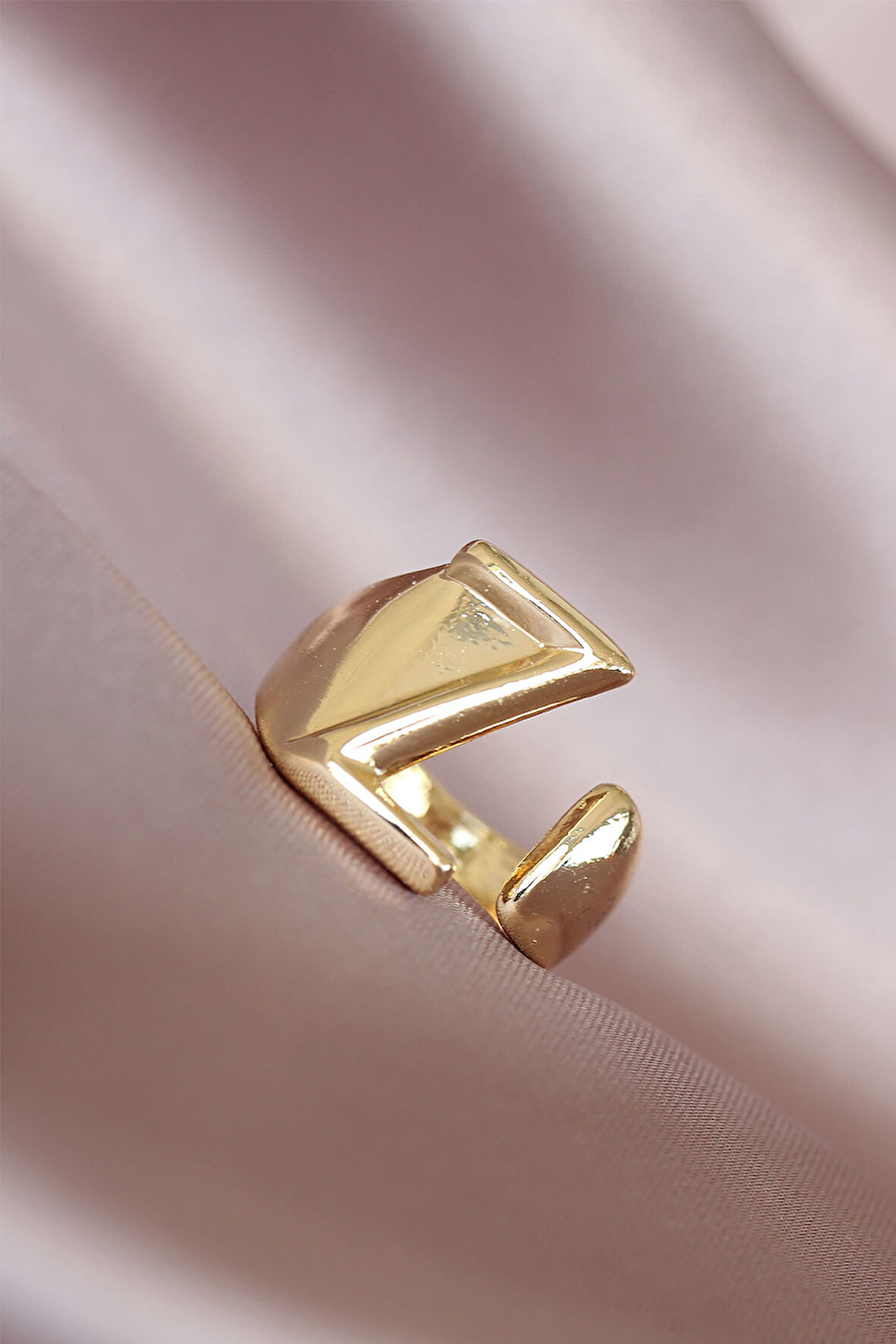 Z Harfli Altın Renk Ayarlamalı Metal Kadın Yüzük