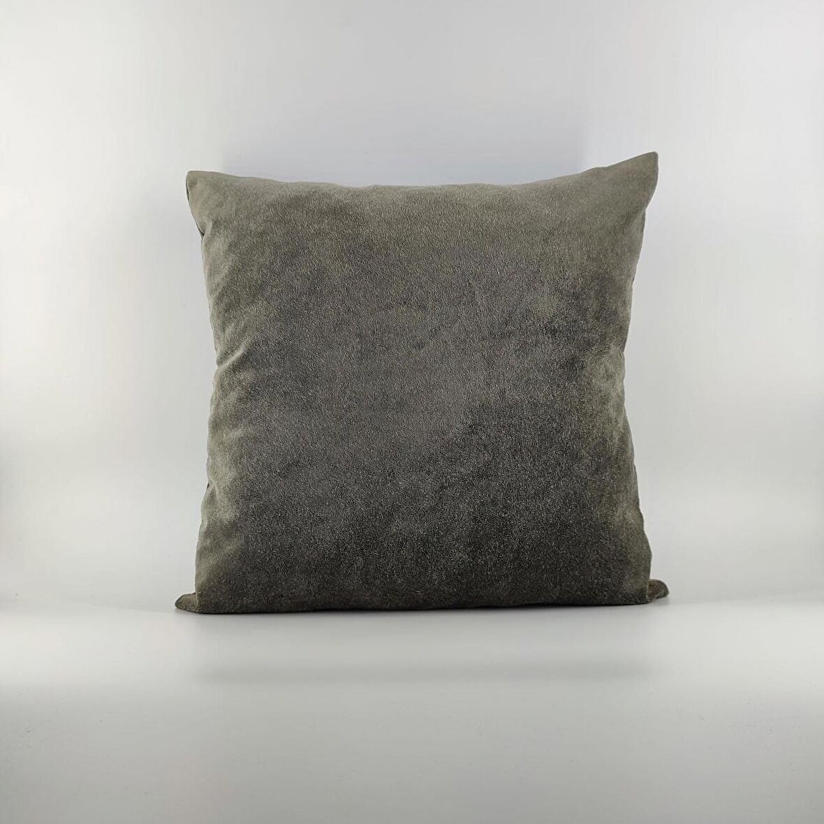 Duman Grisi Kadife Kırlent Kılıfı