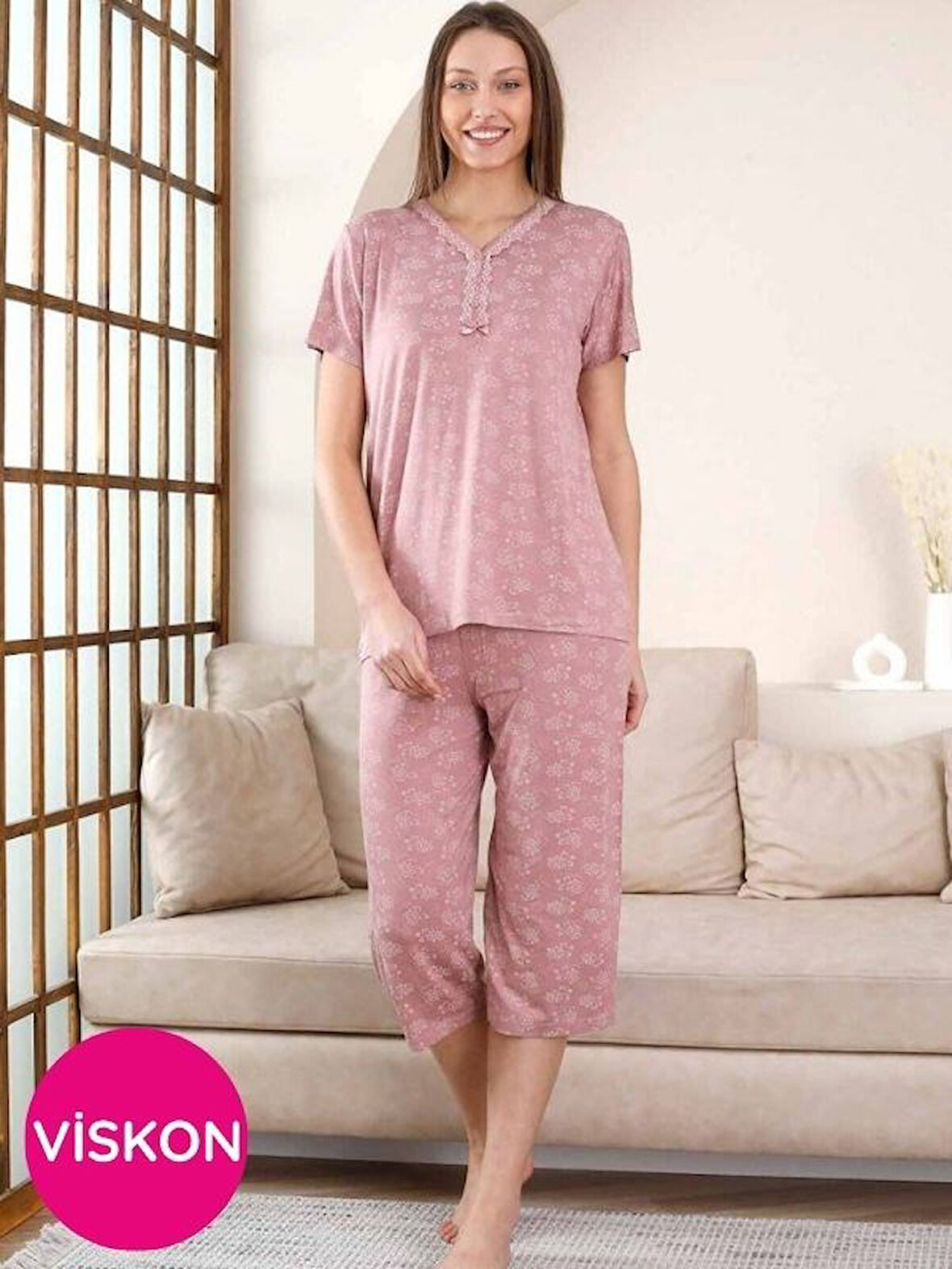 Kadın Gül Kurusu V Yaka Dantel Detay Viskon 3 Düğmeli Kısa Kol Yazlık Kapri Pijama Takımı 