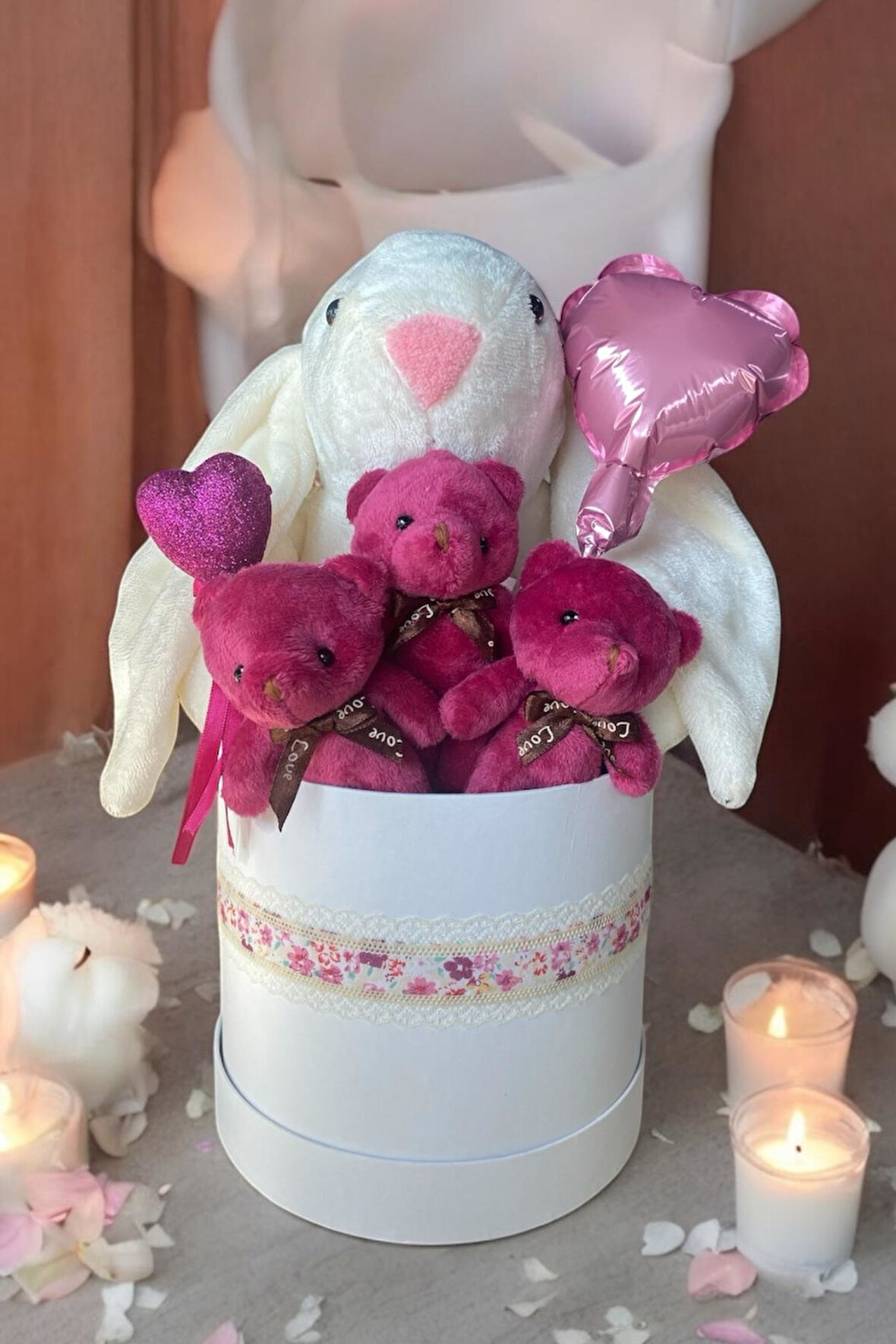 SOLE Premium Peluş Ayıcık ve 45cm Tavşan Buketi – Kalpli Sürpriz Kutusu Sevgiliye Özel