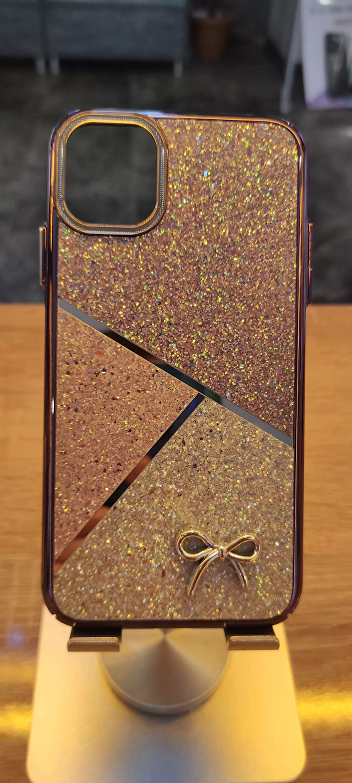 İPHone 12 / 12 Pro Uyumlu Taşlı Kurdele Figürlü Karbon Kılıf Darbe Korumalı Kapak