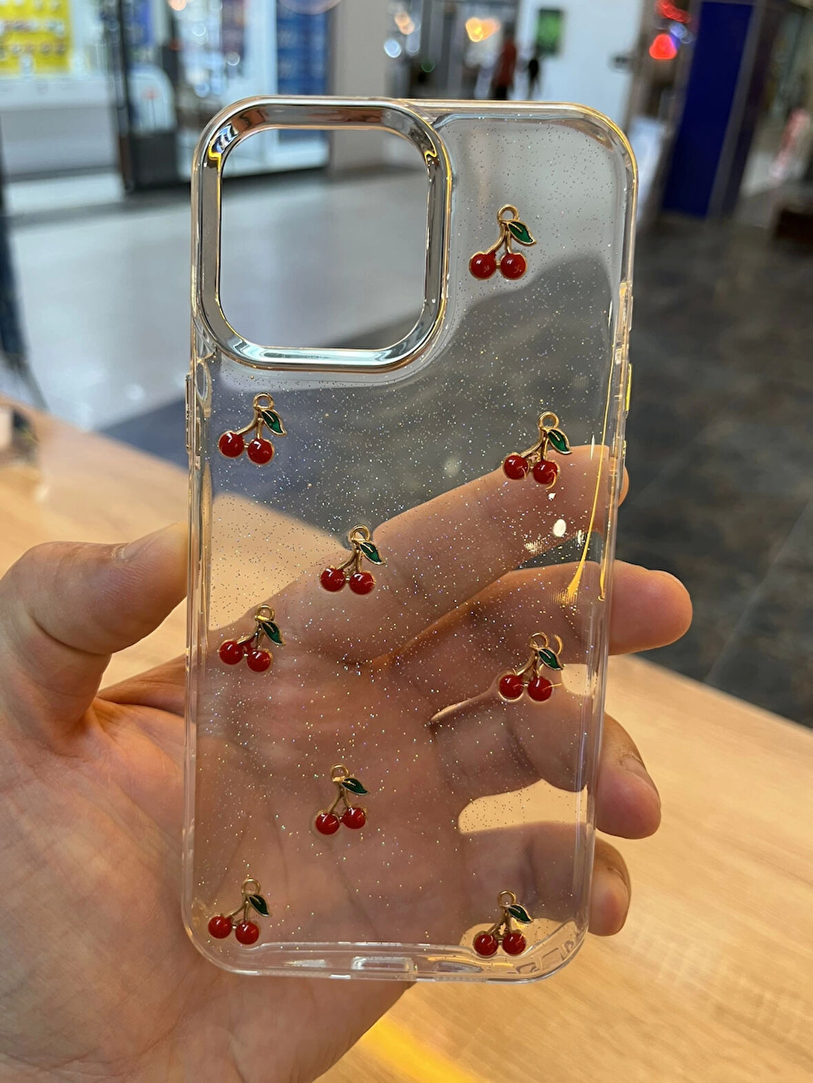 İPhone 16 Pro Max Kiraz Kılıf