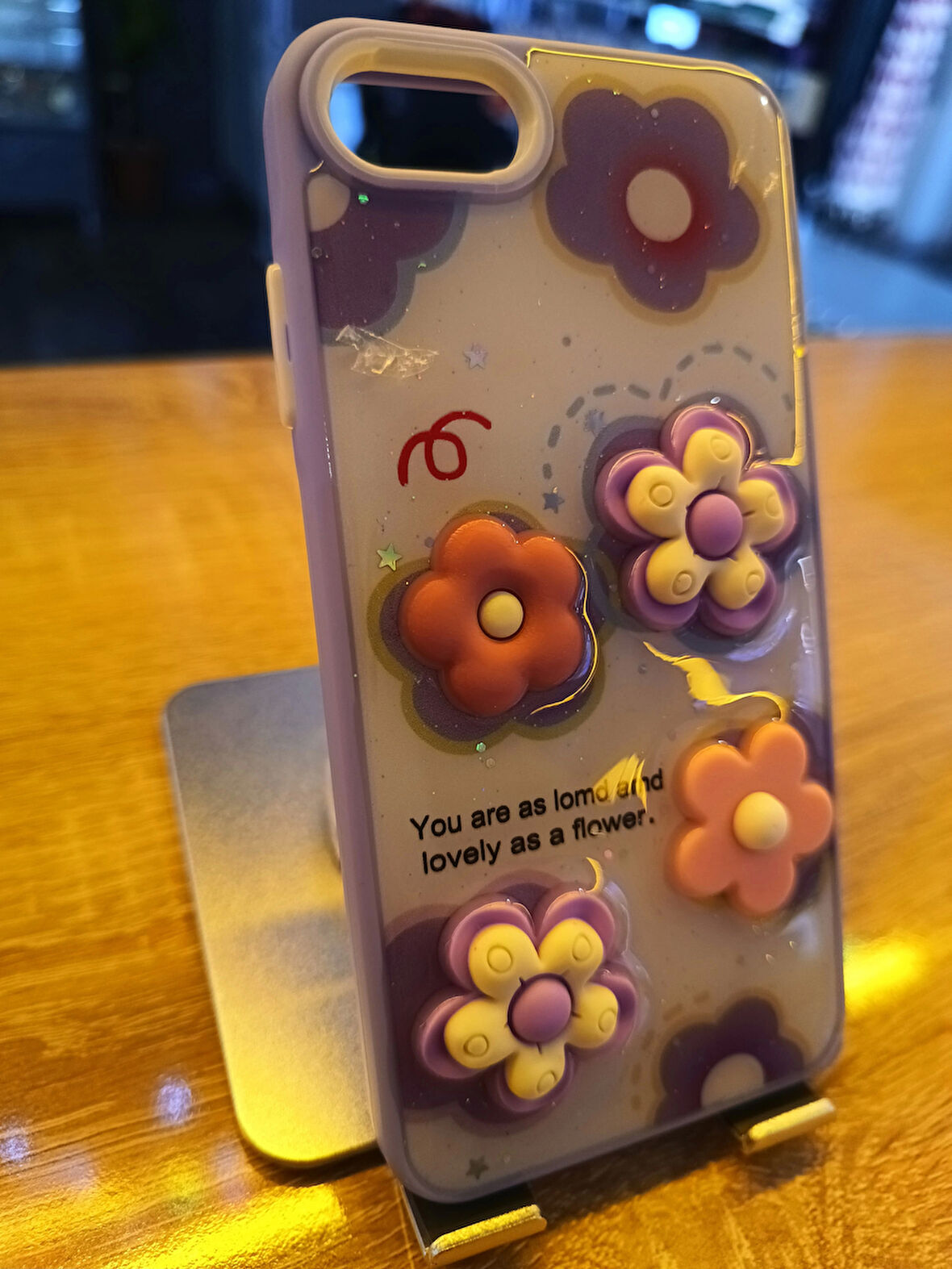 İPhone 7/8/SE Uyumlu Kabartma Figürlü Darbe Korumalı Kapak Mor Kılıf.