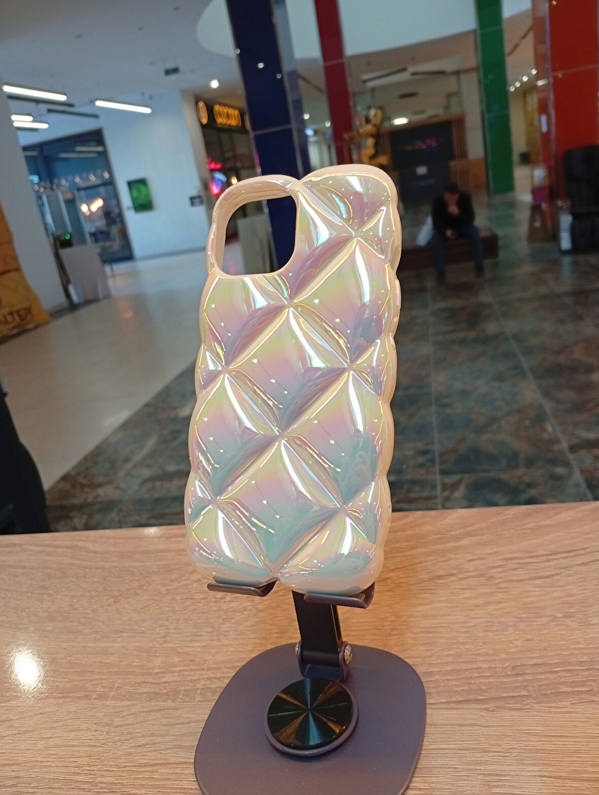İPhone 15 Uyumlu Hologram Özellikli Baklava Dilim Airbag Kapak Darbe Korumalı Puf Kılıf