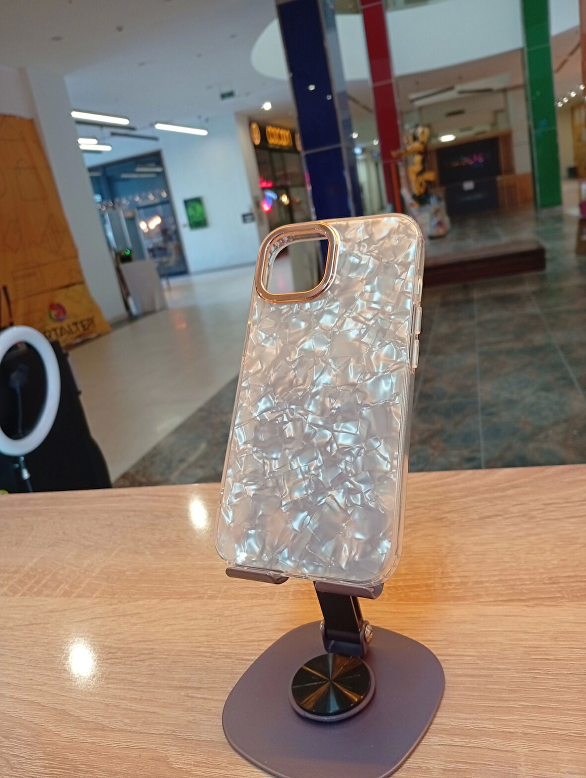 İPhone 15 Uyumlu Mermer Desen Hologram Sert Silikon Kapak Kamera Çerçevesi Bakır Renkli Kılıf